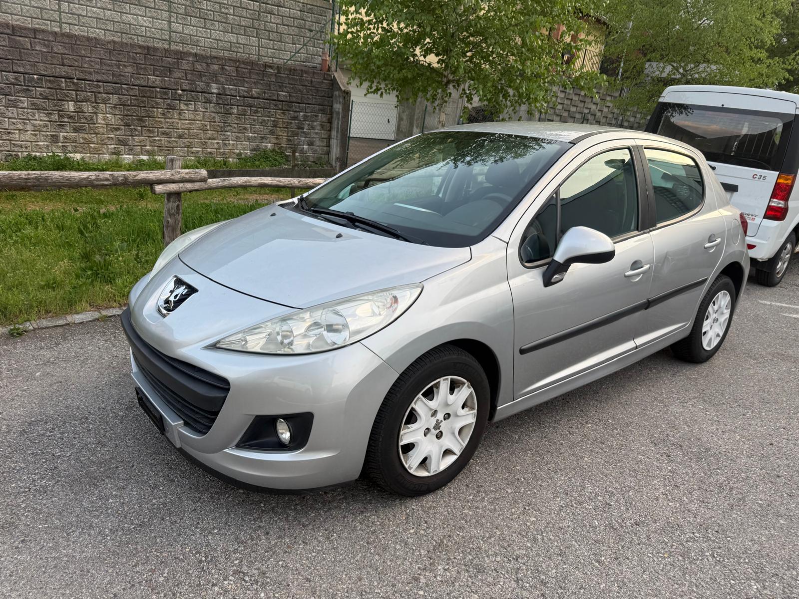 PEUGEOT 207 1.4 Trendy Clim-image-6