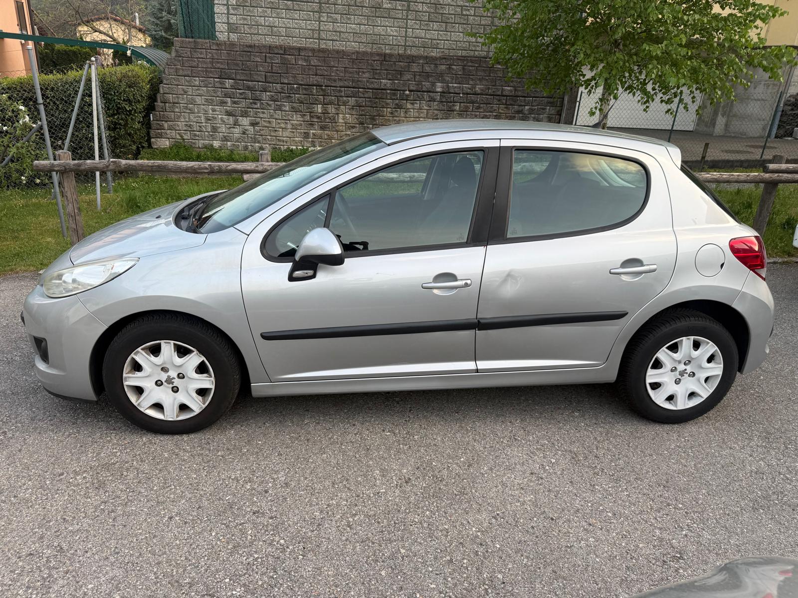 PEUGEOT 207 1.4 Trendy Clim-image-5