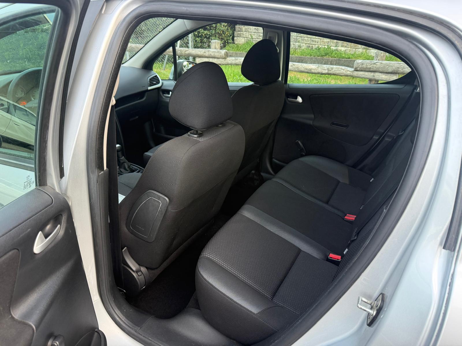 PEUGEOT 207 1.4 Trendy Clim-image-11