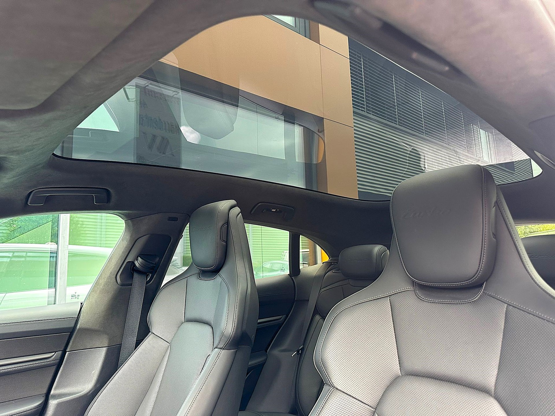 PORSCHE Taycan Cross Turismo Turbo S-image-5
