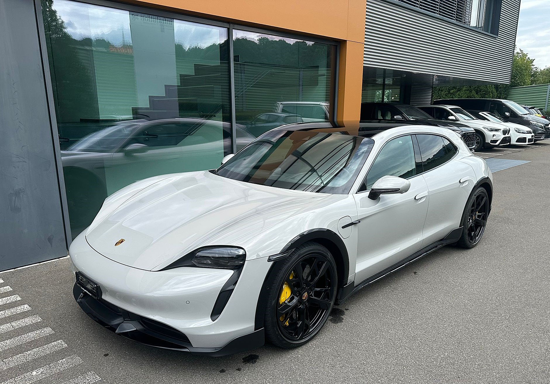 PORSCHE Taycan Cross Turismo Turbo S-image-4