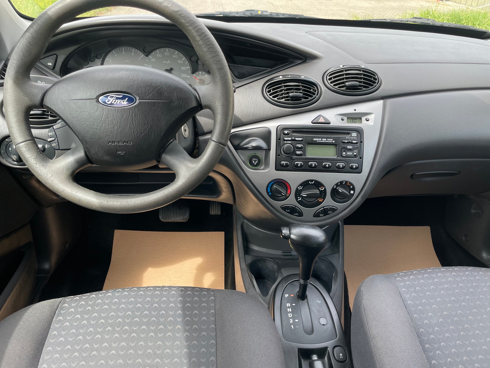 FORD Focus 2.0i 16V Carving-image-10