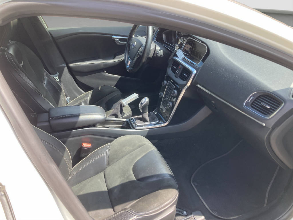 VOLVO V40 1.6 T Sport 200 S/S-image-6