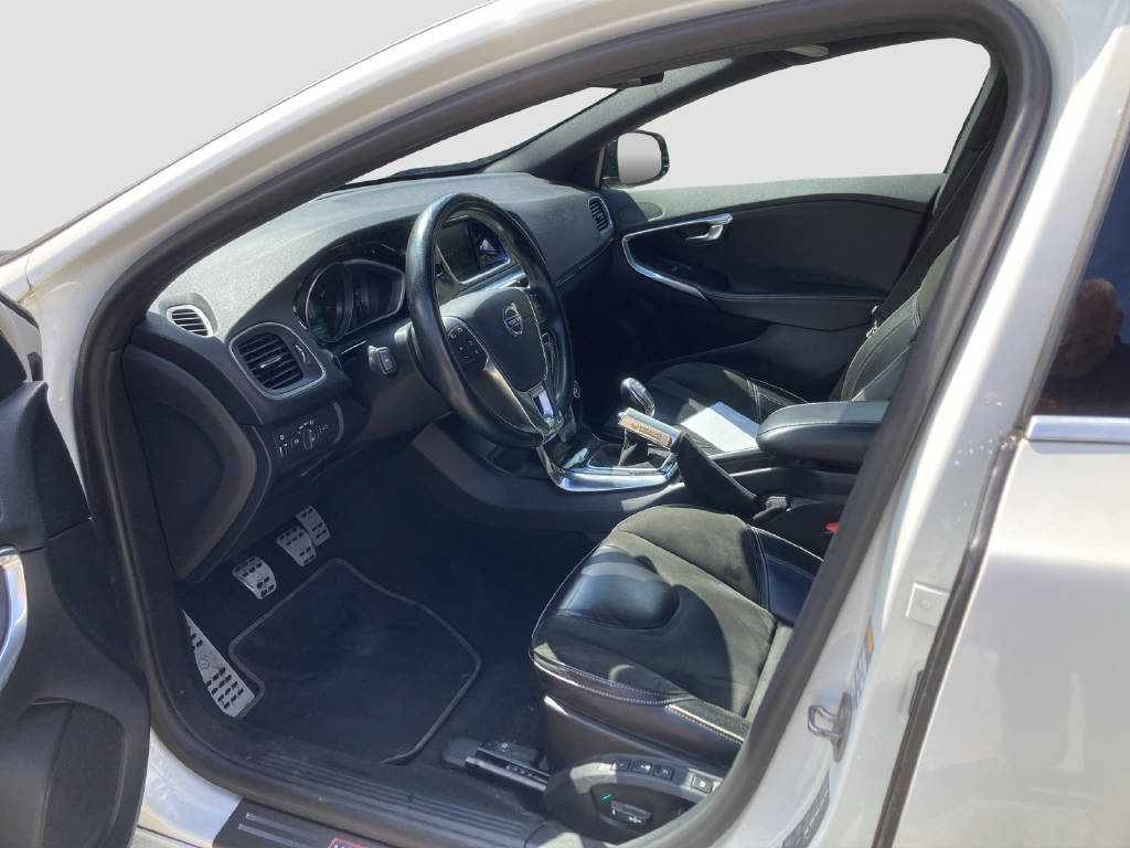 VOLVO V40 1.6 T Sport 200 S/S-image-7