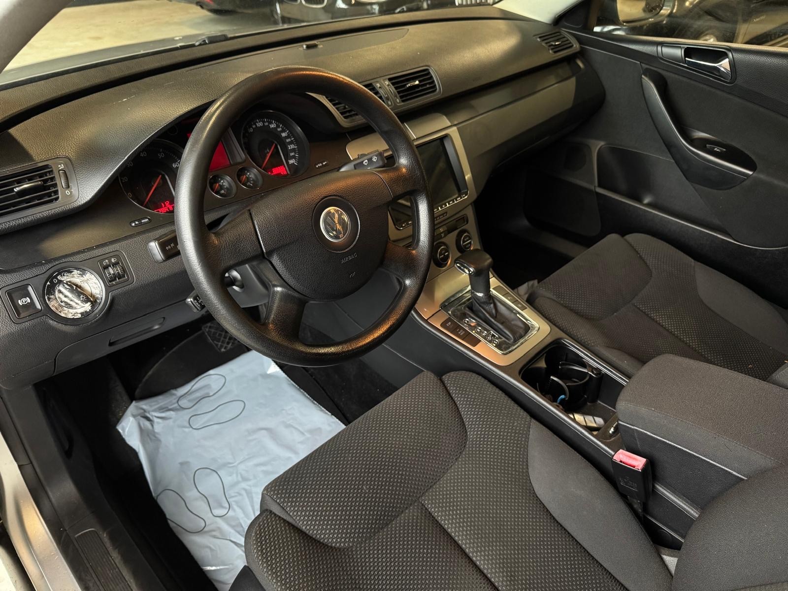 VW Passat 2.0 FSI Comfortline-image-13
