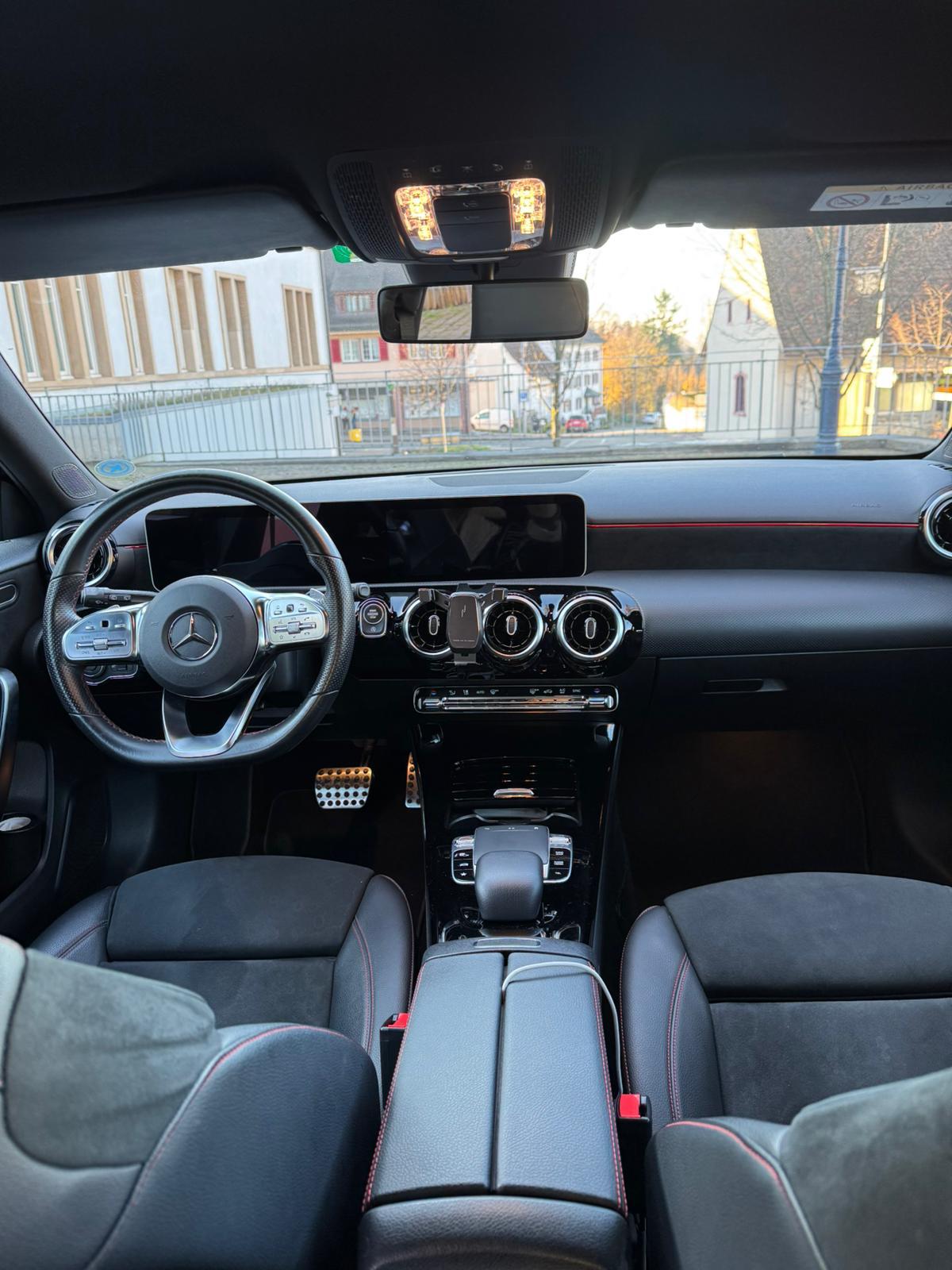 MERCEDES-BENZ A 180 AMG Line 7G-DCT-image-11