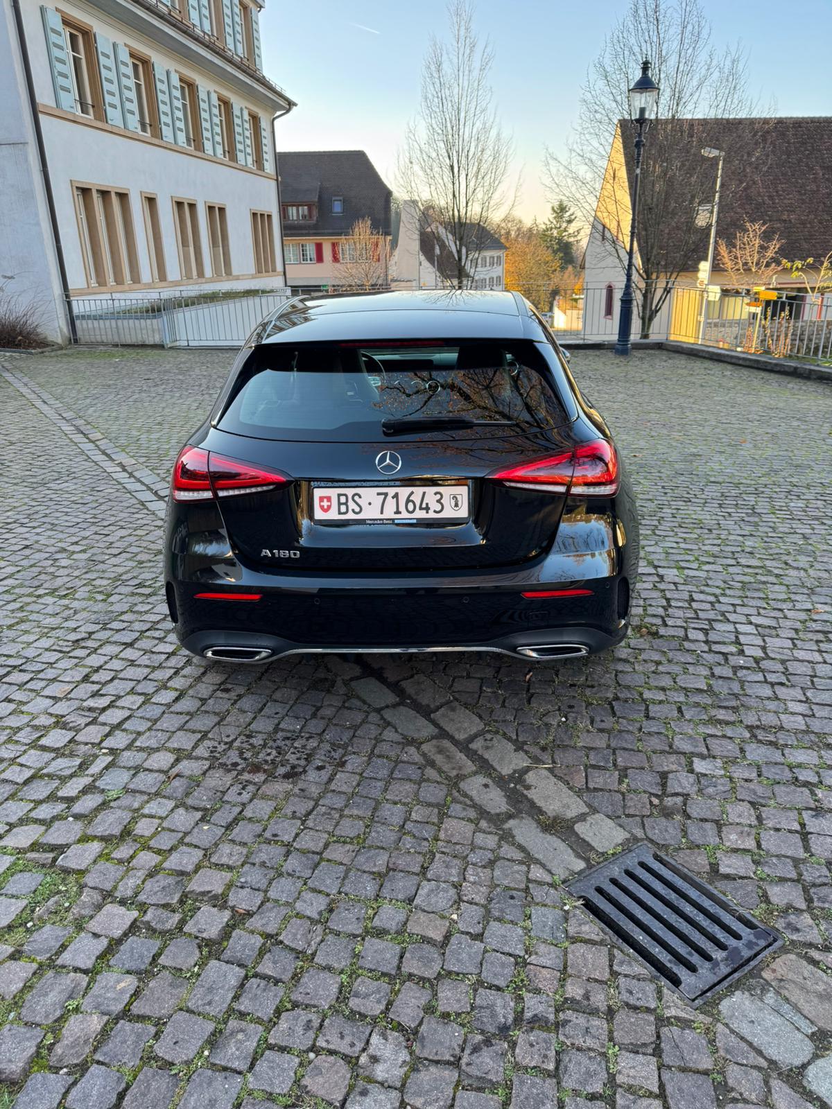 MERCEDES-BENZ A 180 AMG Line 7G-DCT-image-7