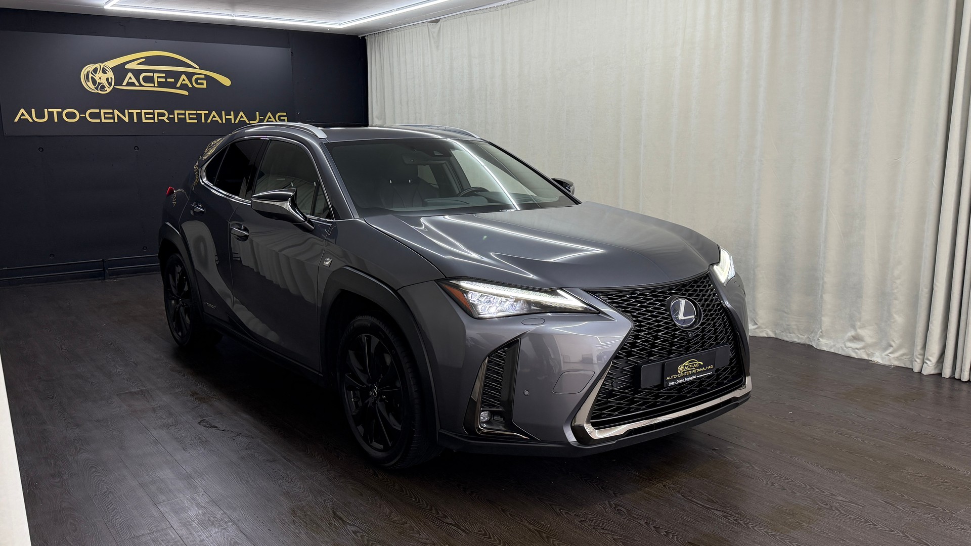 LEXUS UX 250h F Sport AWD Automatic-showroom-element-2