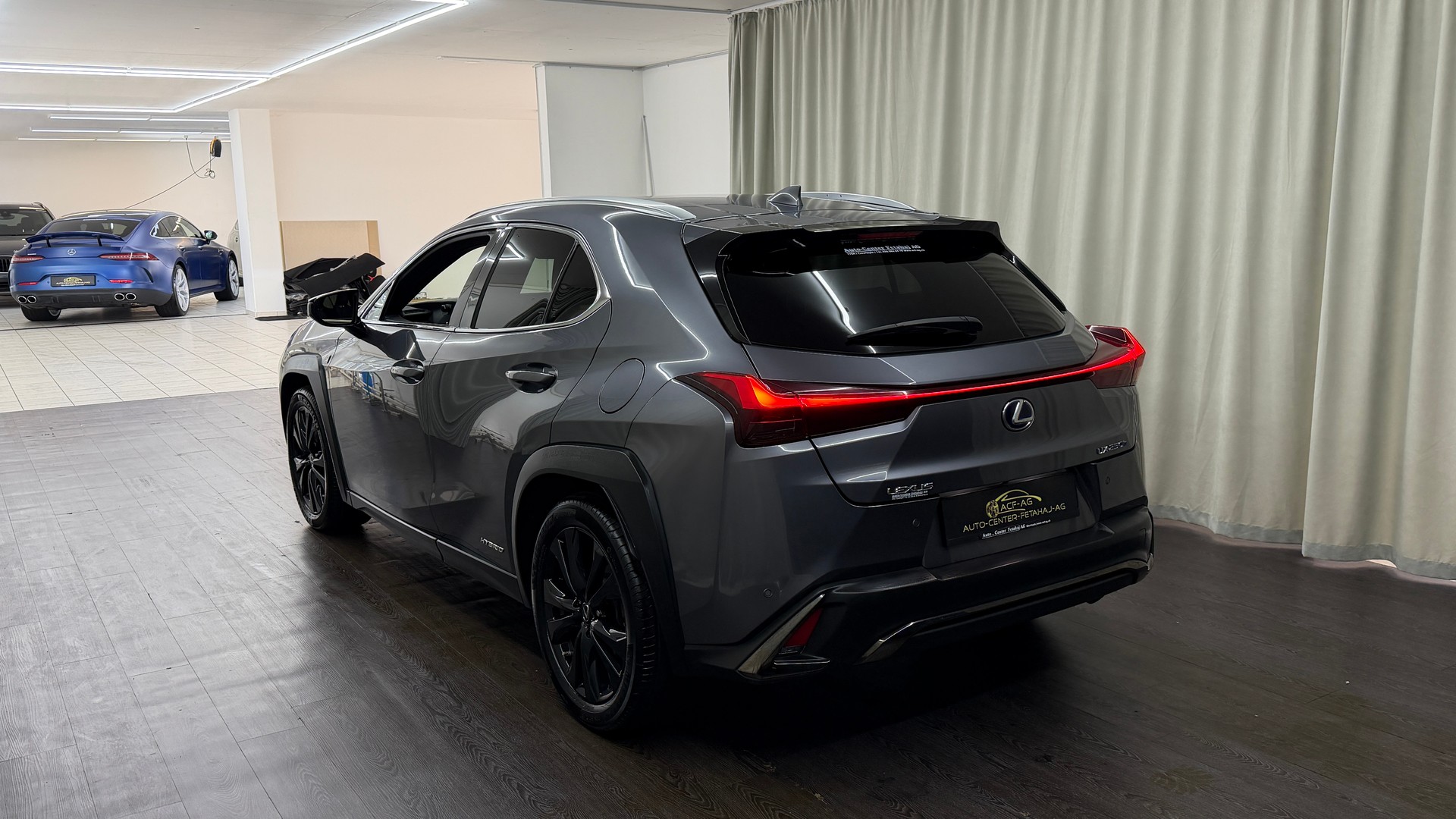 LEXUS UX 250h F Sport AWD Automatic-image-5