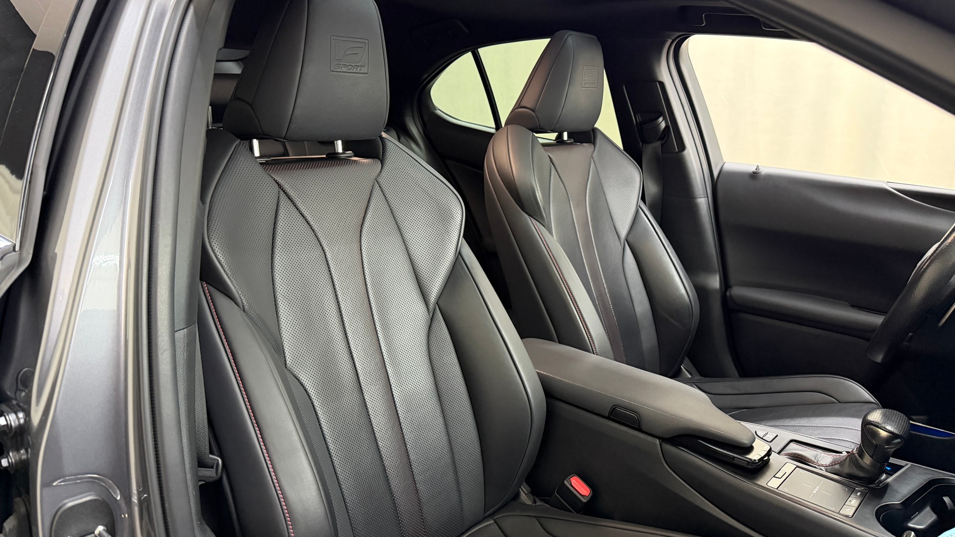 LEXUS UX 250h F Sport AWD Automatic-image-10
