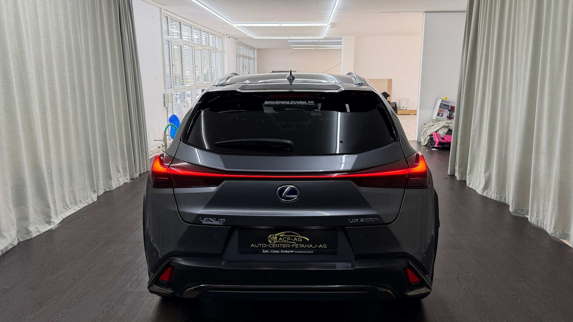 LEXUS UX 250h F Sport AWD Automatic-image-4