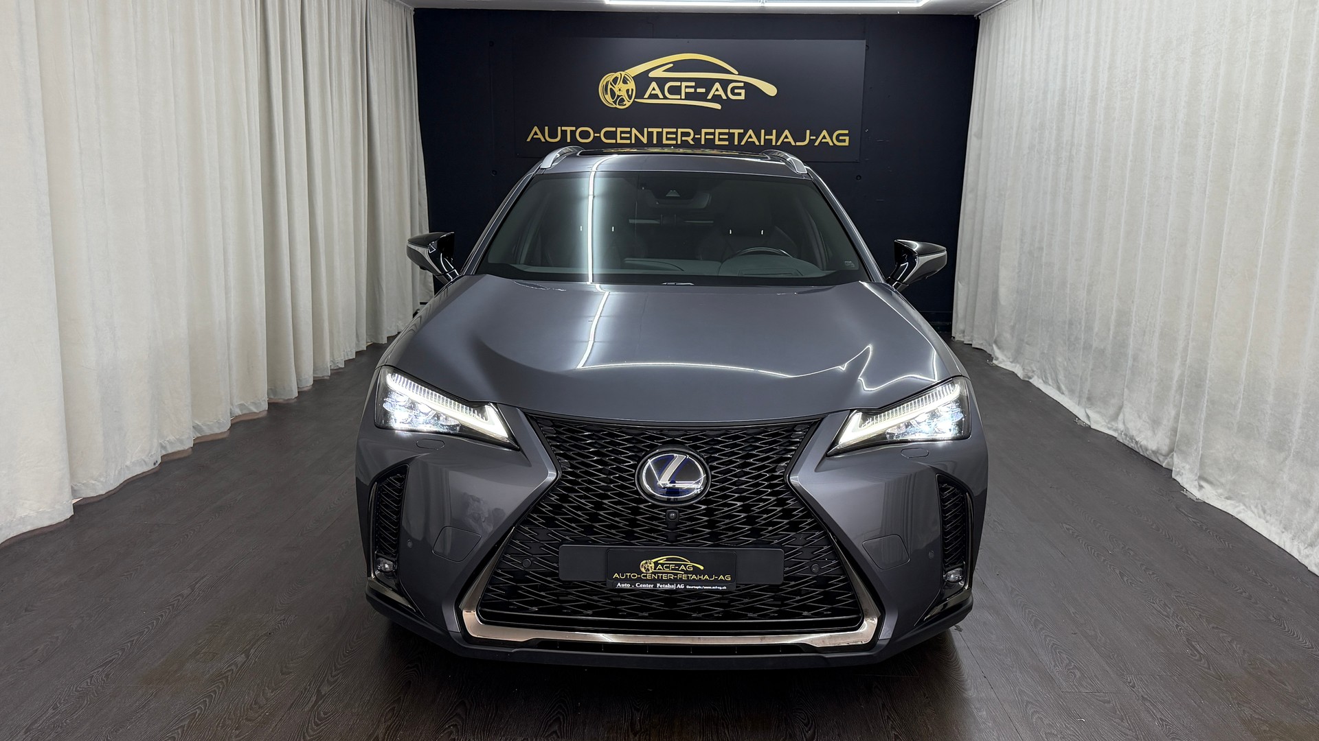 LEXUS UX 250h F Sport AWD Automatic-showroom-element-1