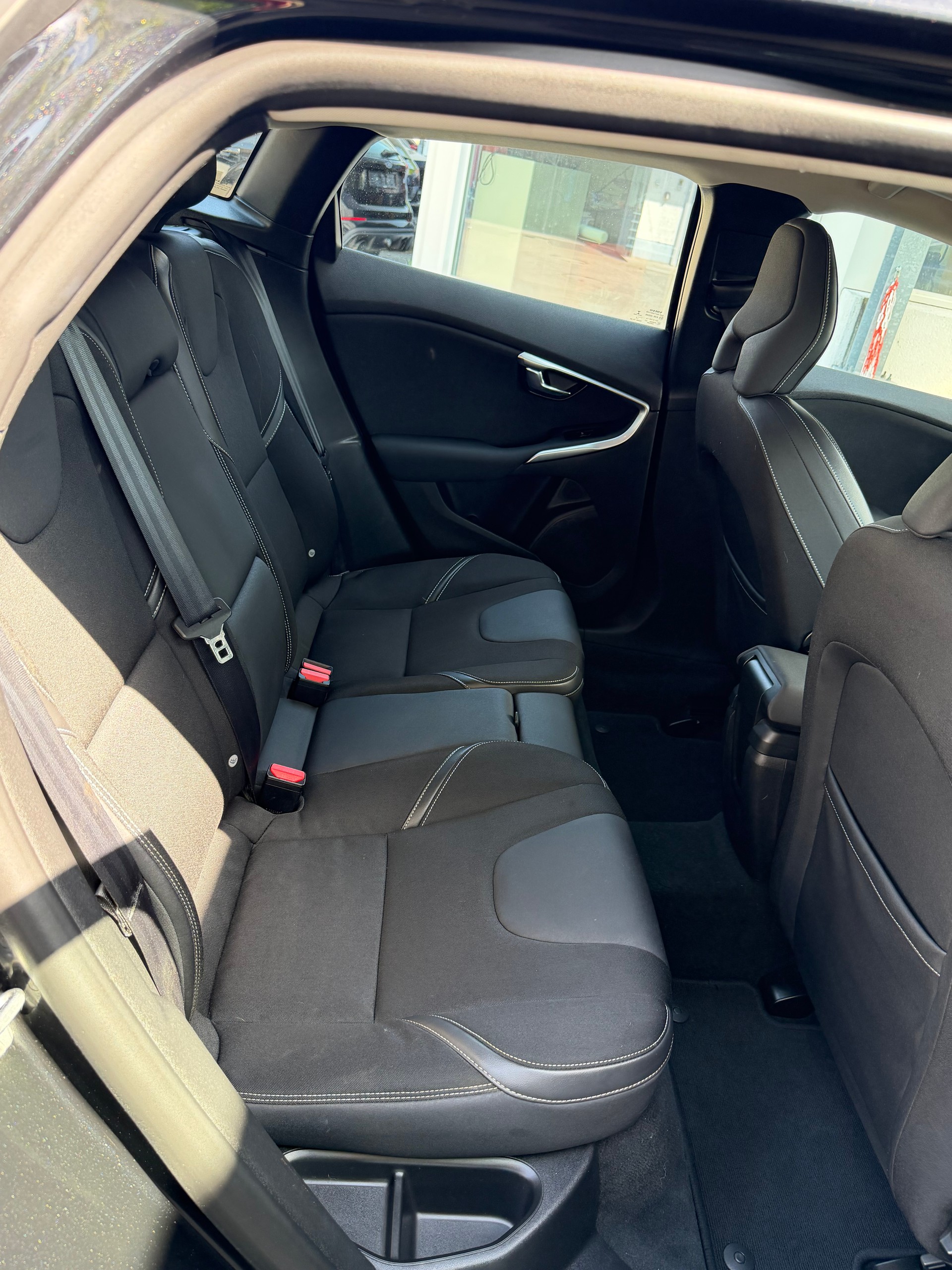 VOLVO V40 D3 Momentum Geartronic-image-13