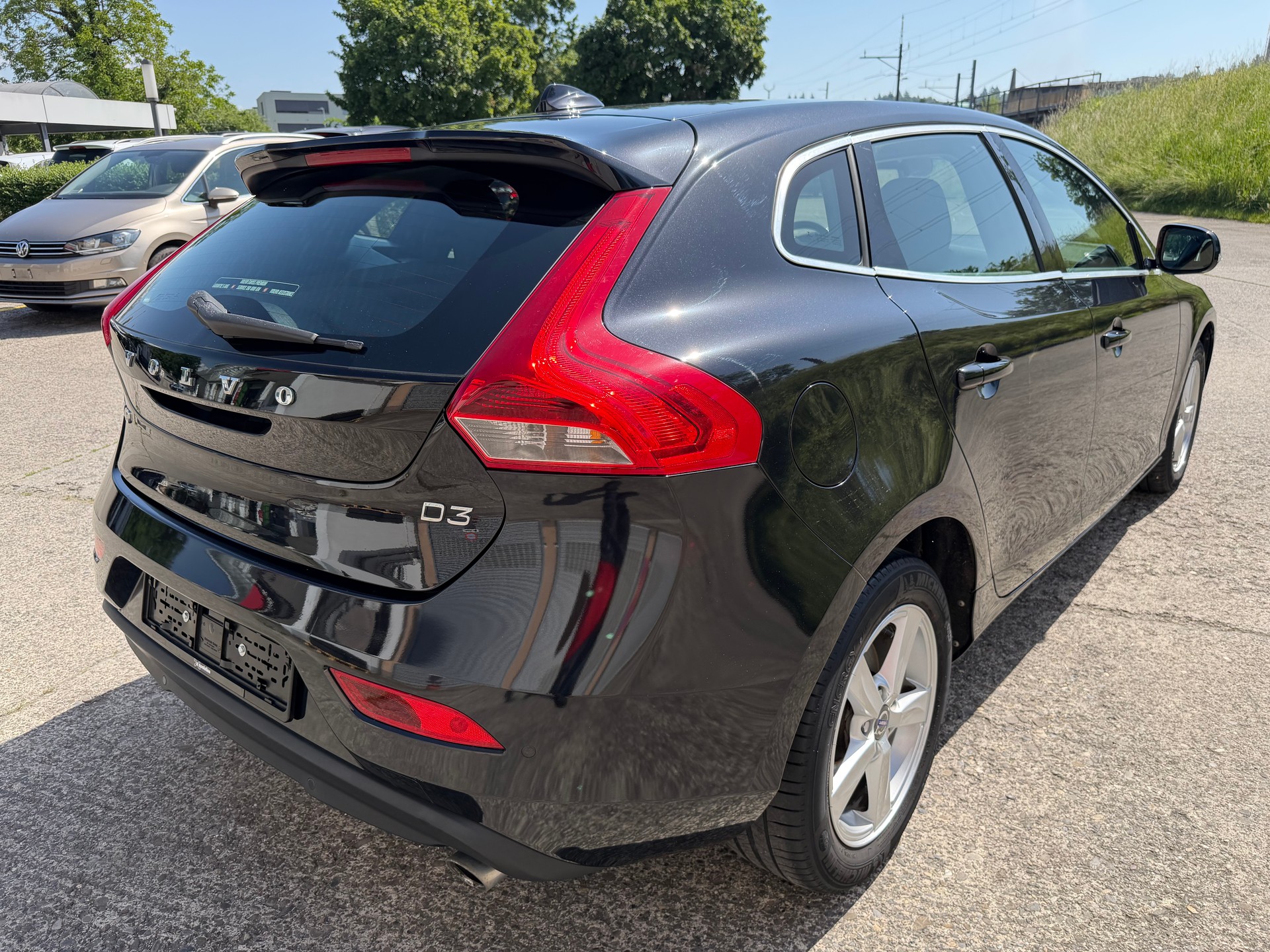 VOLVO V40 D3 Momentum Geartronic-image-4