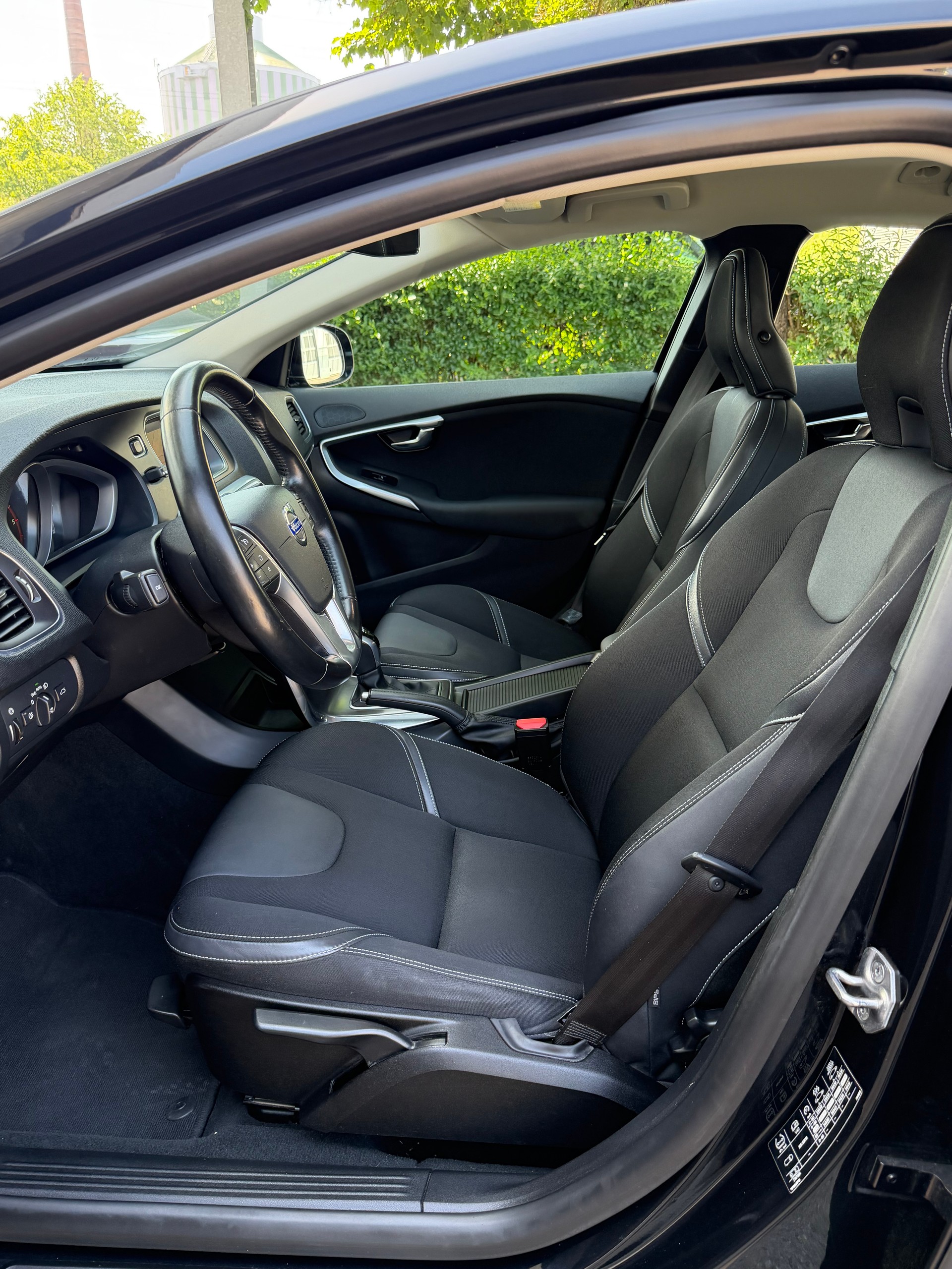 VOLVO V40 D3 Momentum Geartronic-image-8