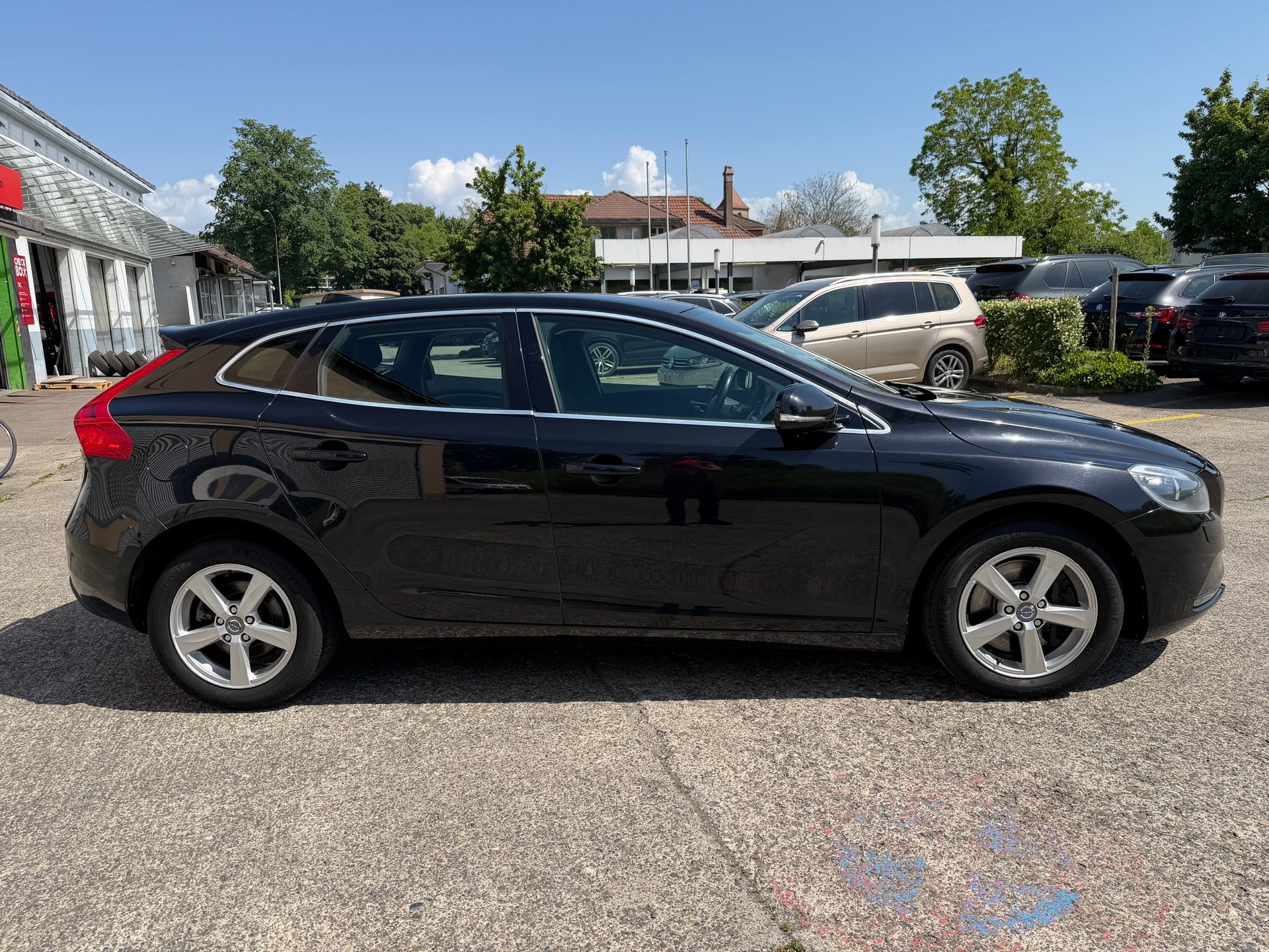 VOLVO V40 D3 Momentum Geartronic-image-5