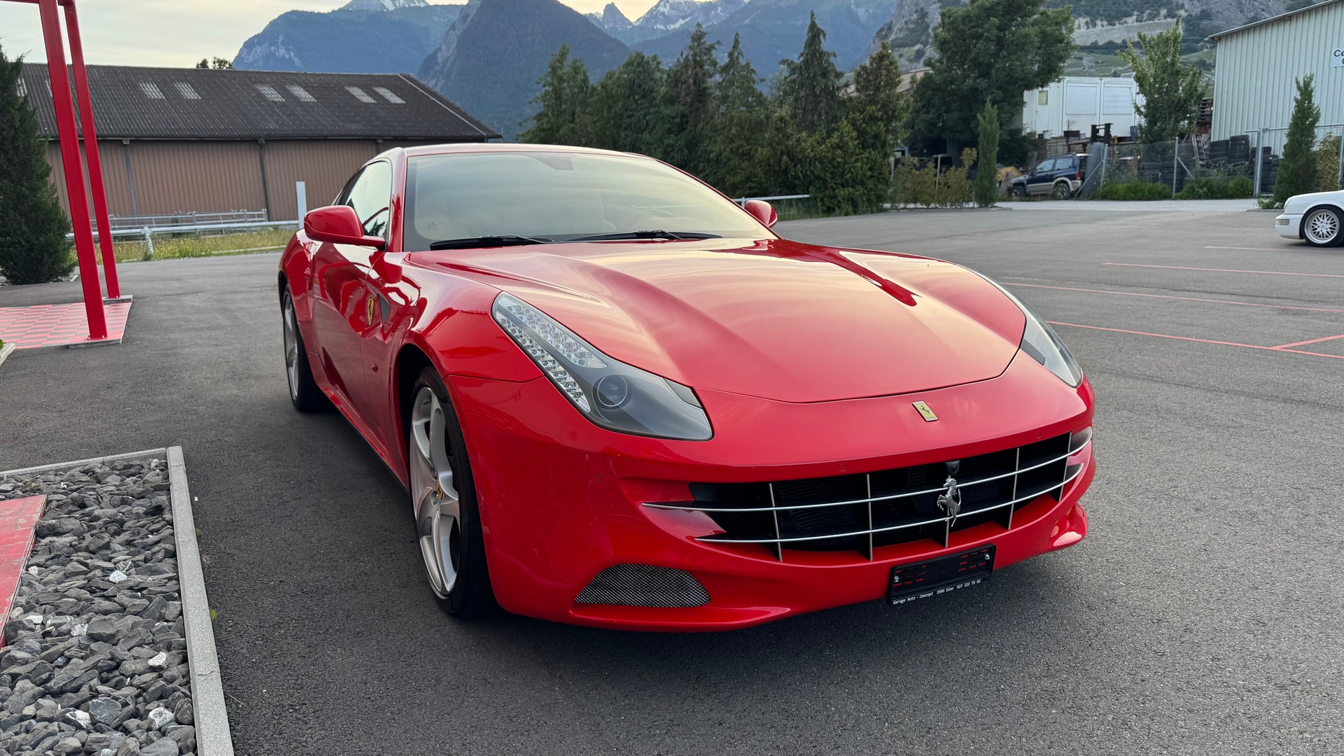 FERRARI FF-showroom-element-1