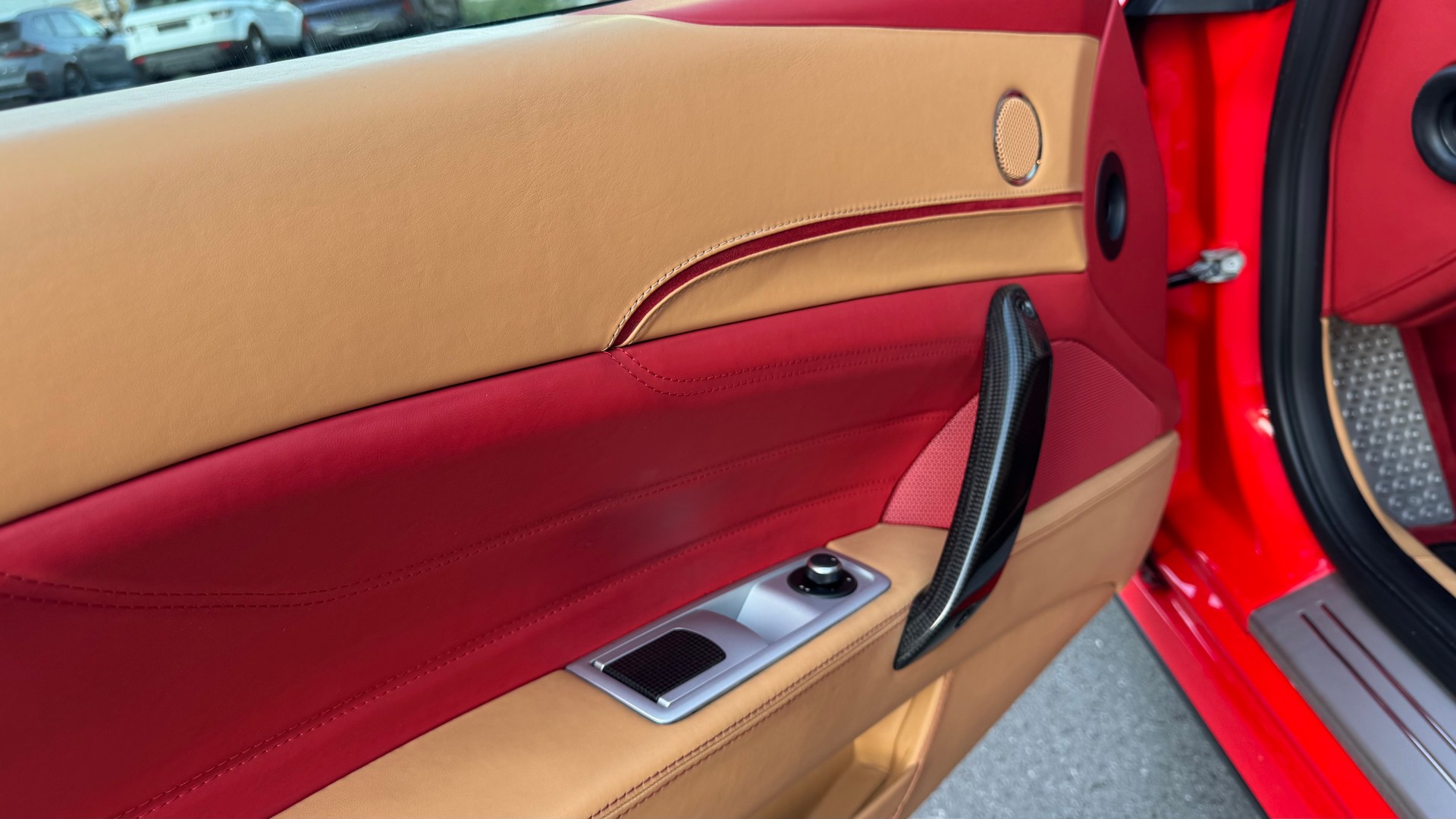 FERRARI FF-image-15