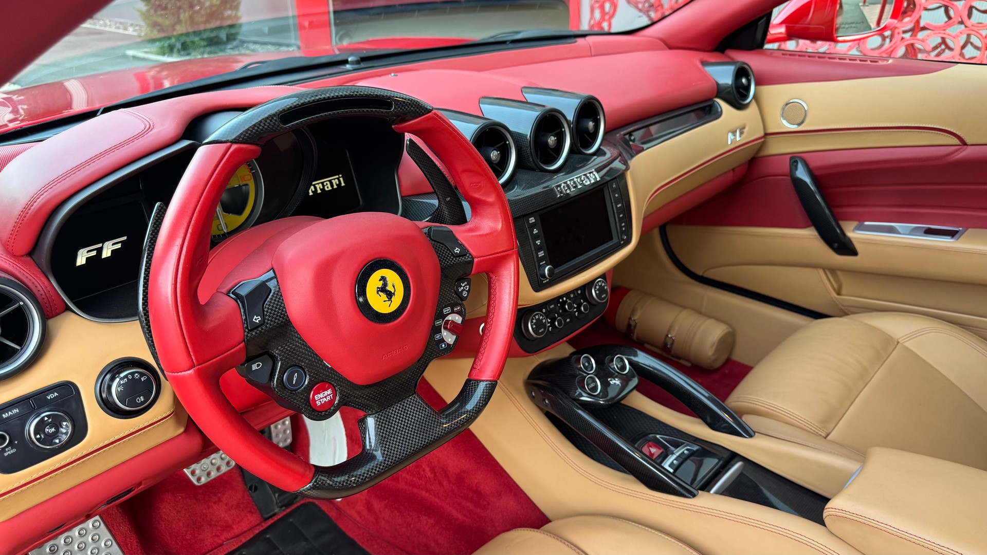 FERRARI FF-image-10