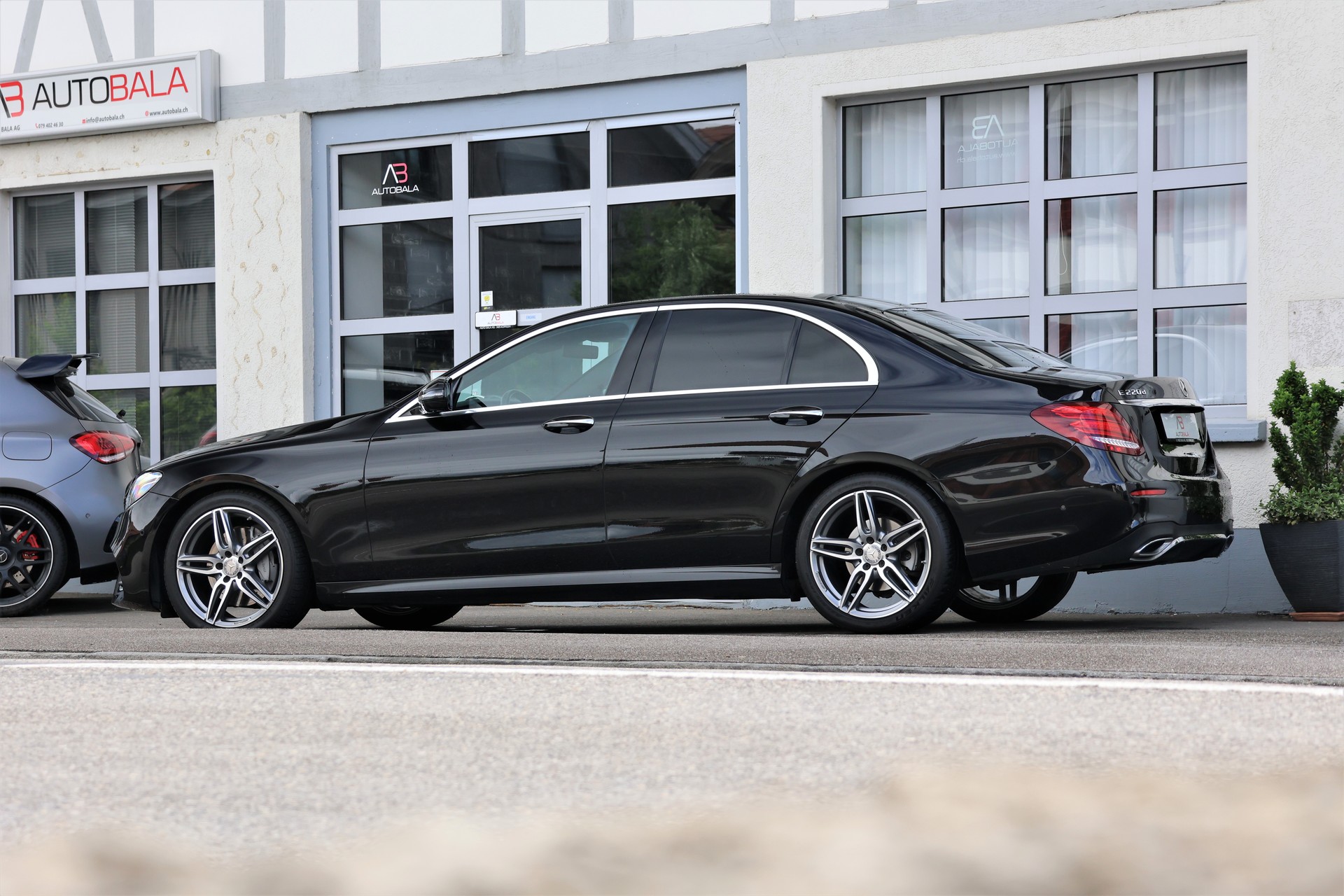 MERCEDES-BENZ E 220 d AMG Line 9G-Tronic (CH)-showroom-element-3
