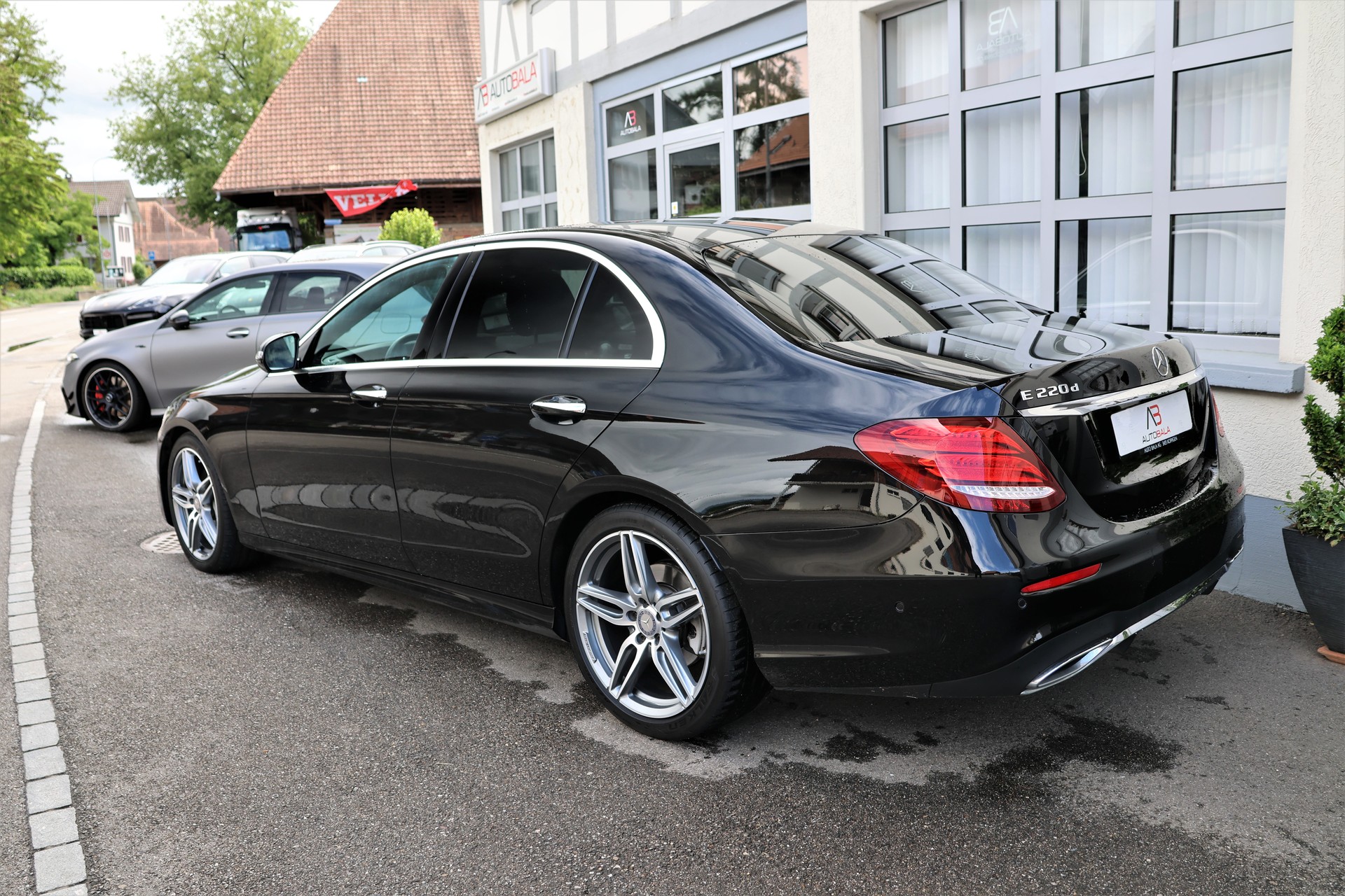 MERCEDES-BENZ E 220 d AMG Line 9G-Tronic (CH)-image-6