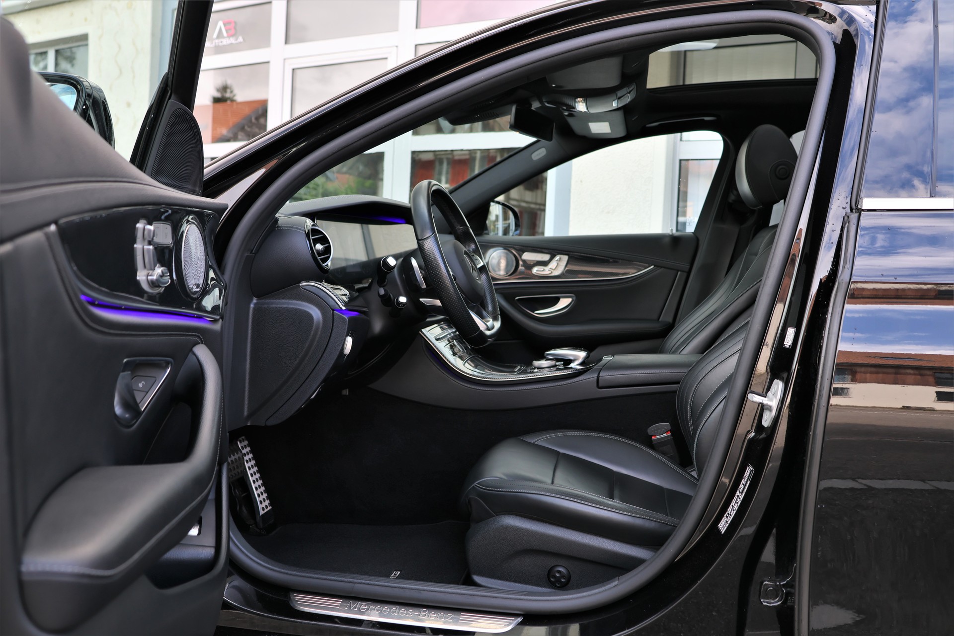 MERCEDES-BENZ E 220 d AMG Line 9G-Tronic (CH)-image-8