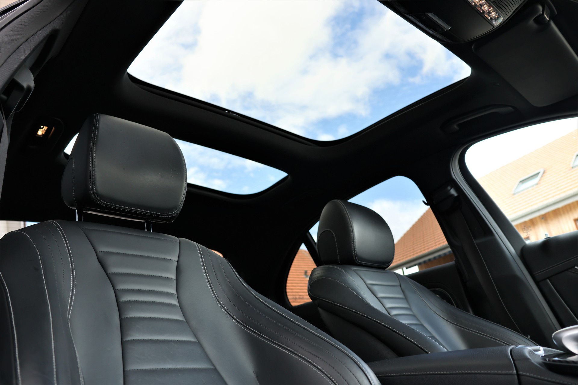 MERCEDES-BENZ E 220 d AMG Line 9G-Tronic (CH)-image-20