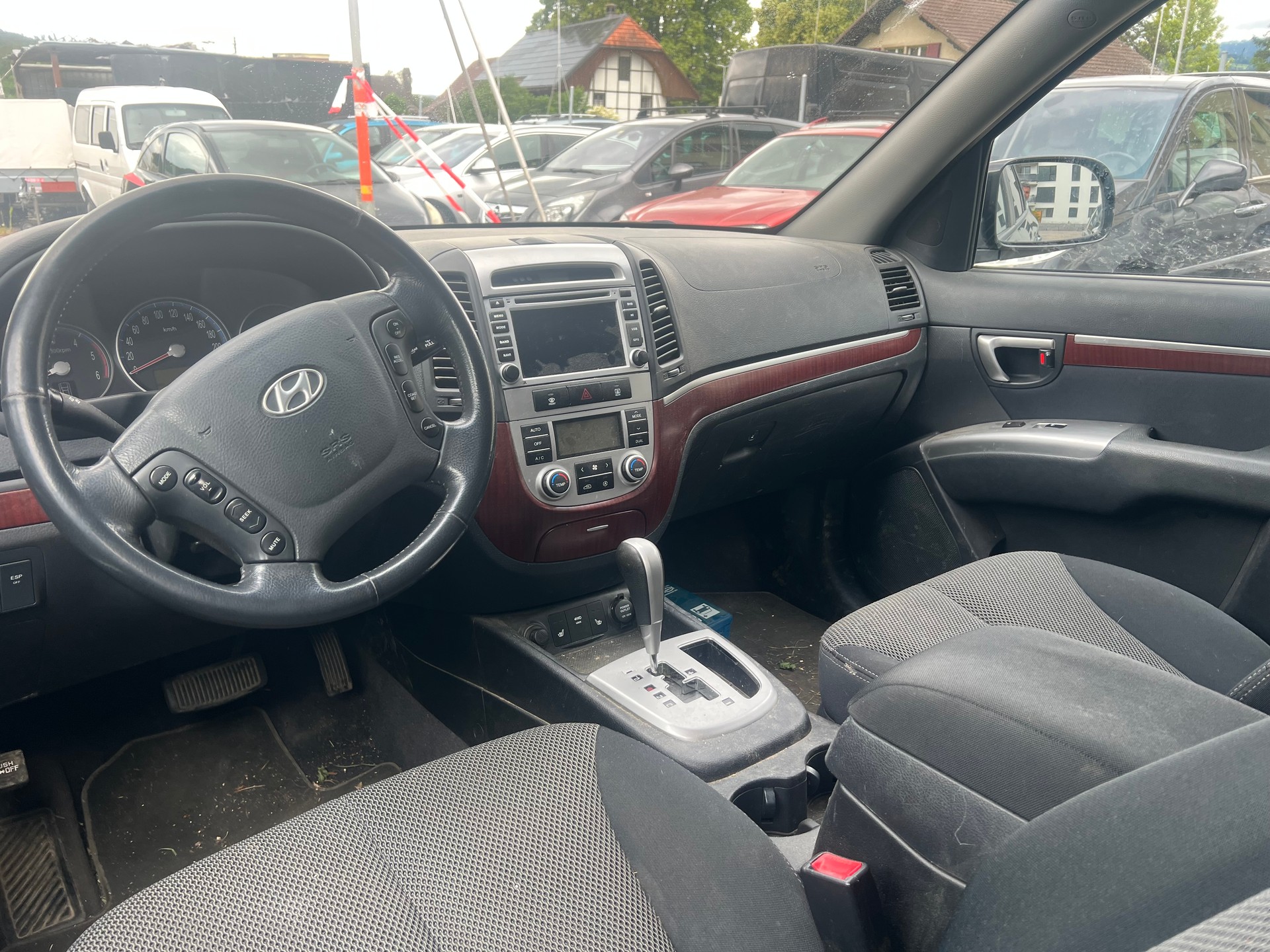 HYUNDAI Santa Fe 2.2 CRDi Premium 4WD Automatic-image-6