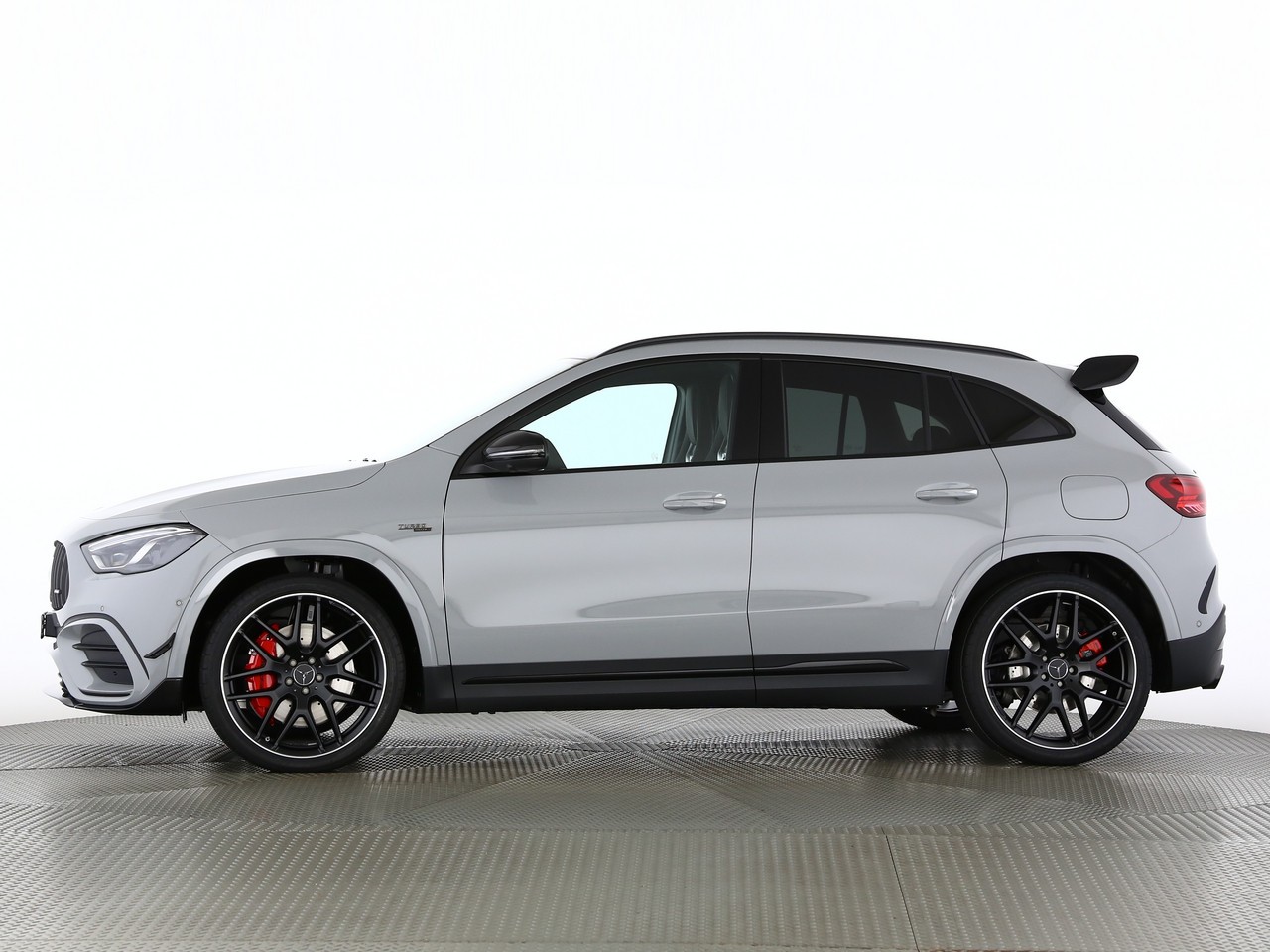 MERCEDES-BENZ GLA AMG 45 S 4Matic+ 8G-DCT-showroom-element-2