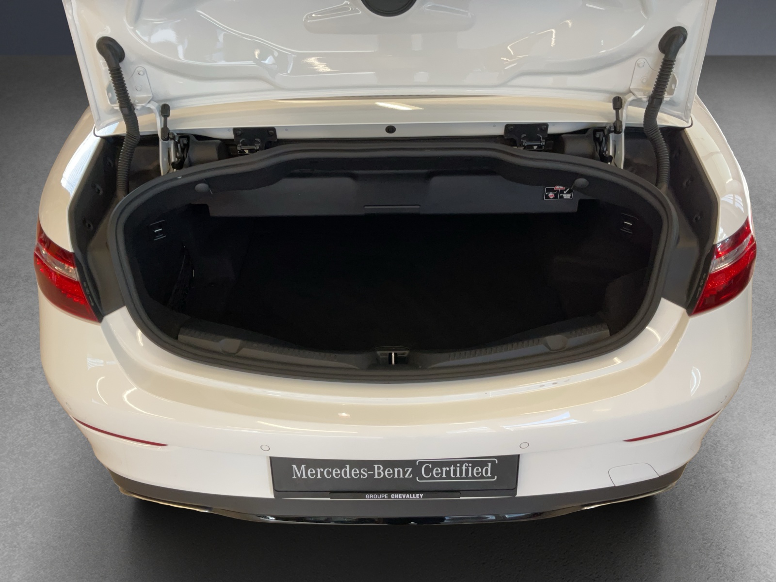 MERCEDES-BENZ E 200 AMG Line4 Matic-image-15