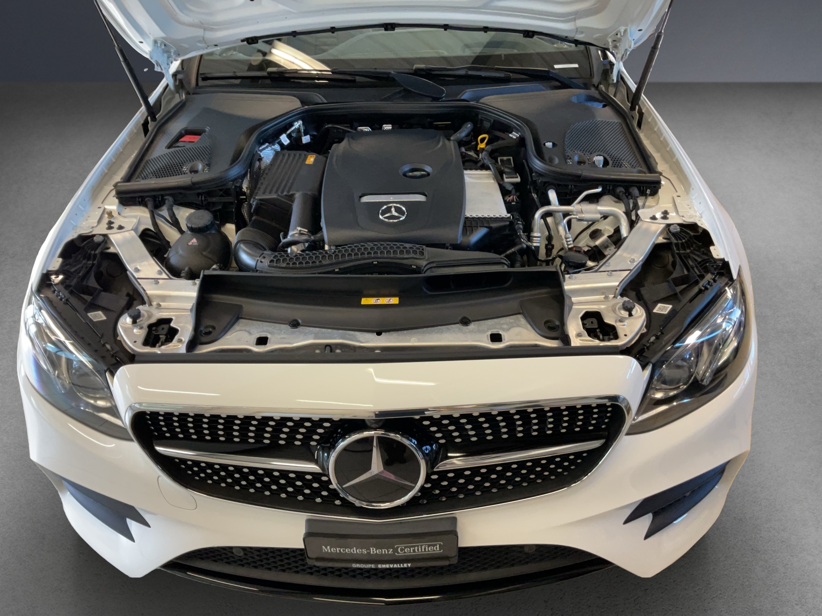 MERCEDES-BENZ E 200 AMG Line4 Matic-image-16
