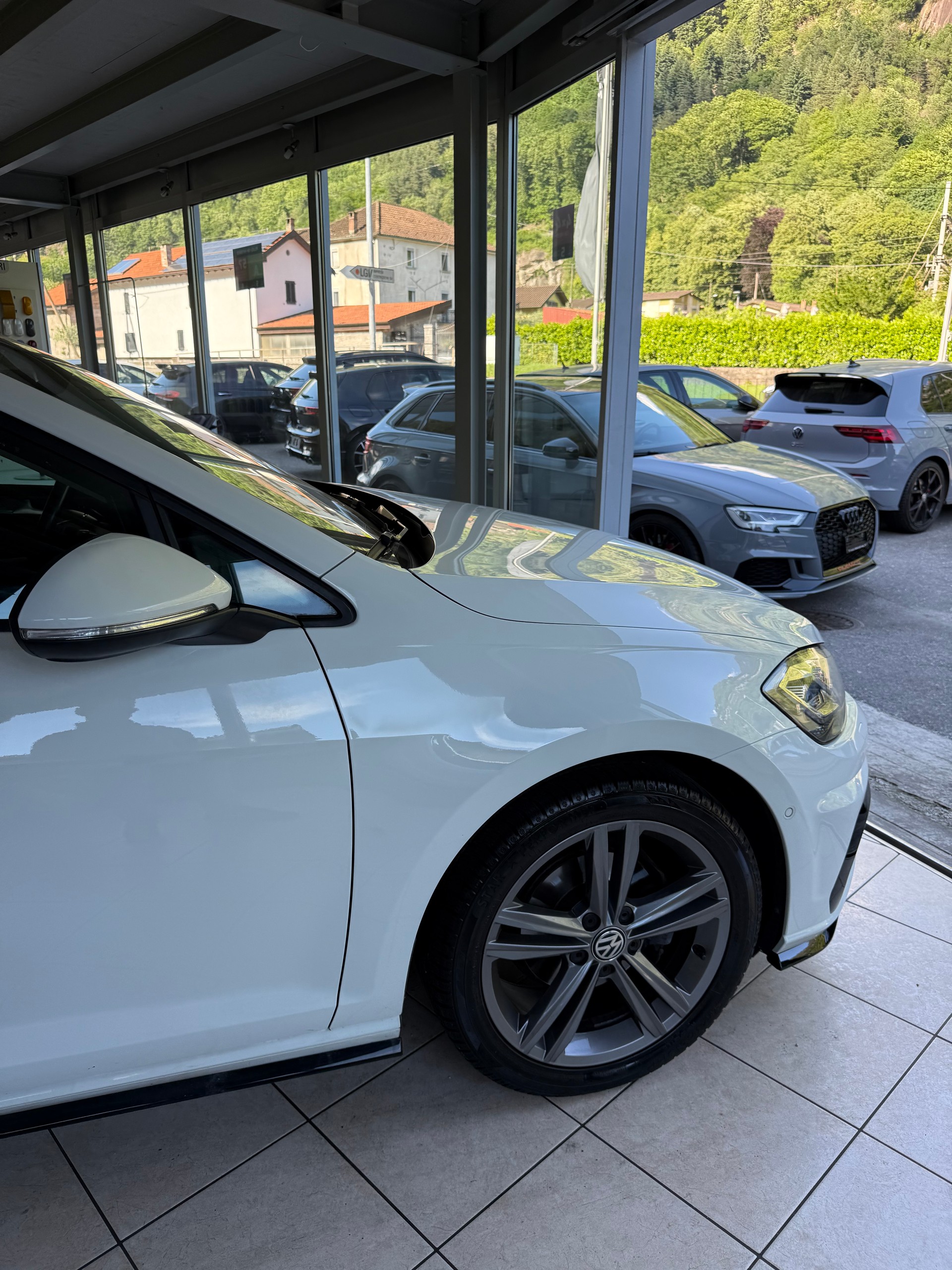 VW Golf 1.0 TSI Comfortline DSG R-LINE-image-7