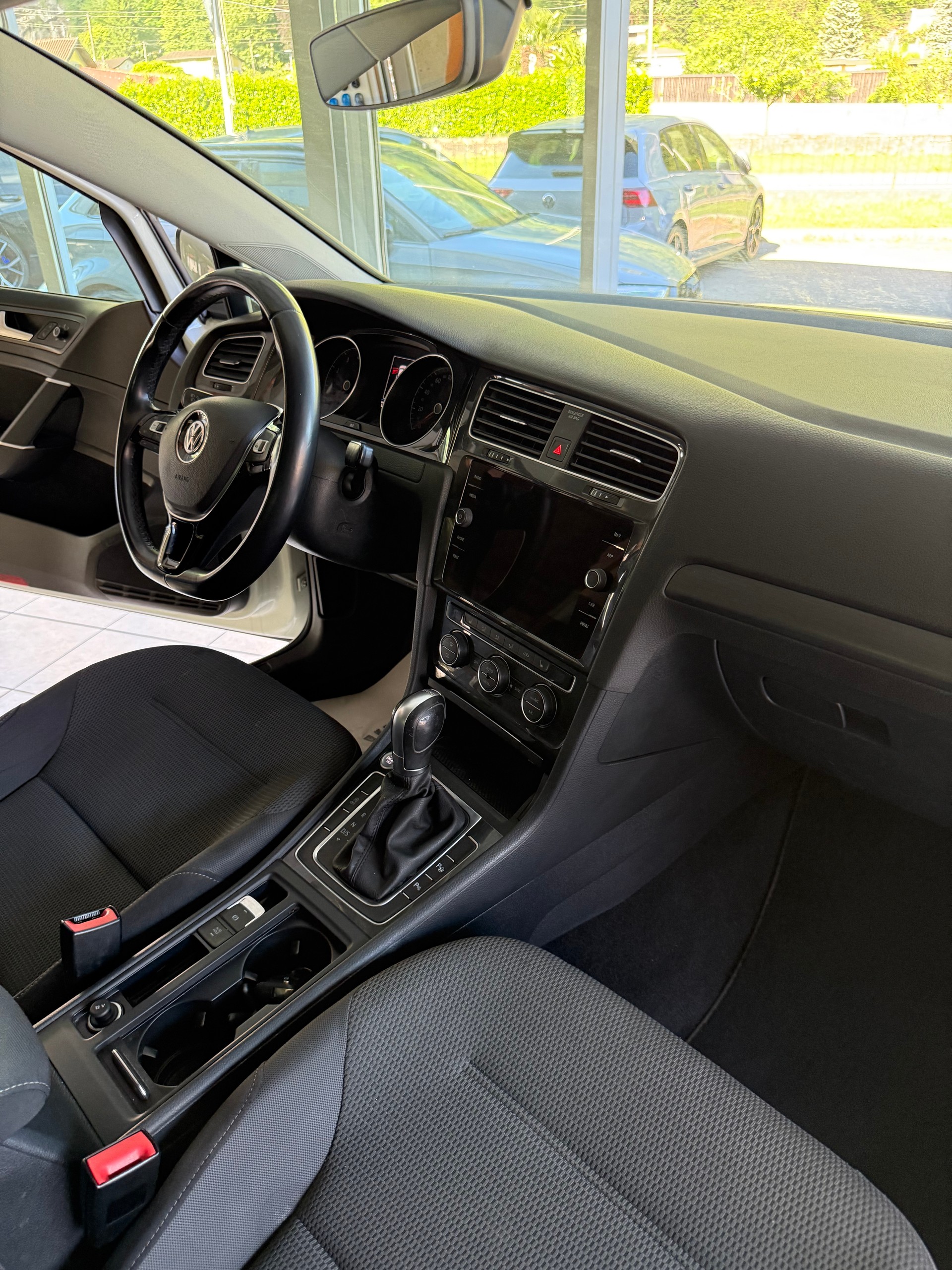 VW Golf 1.0 TSI Comfortline DSG R-LINE-image-11
