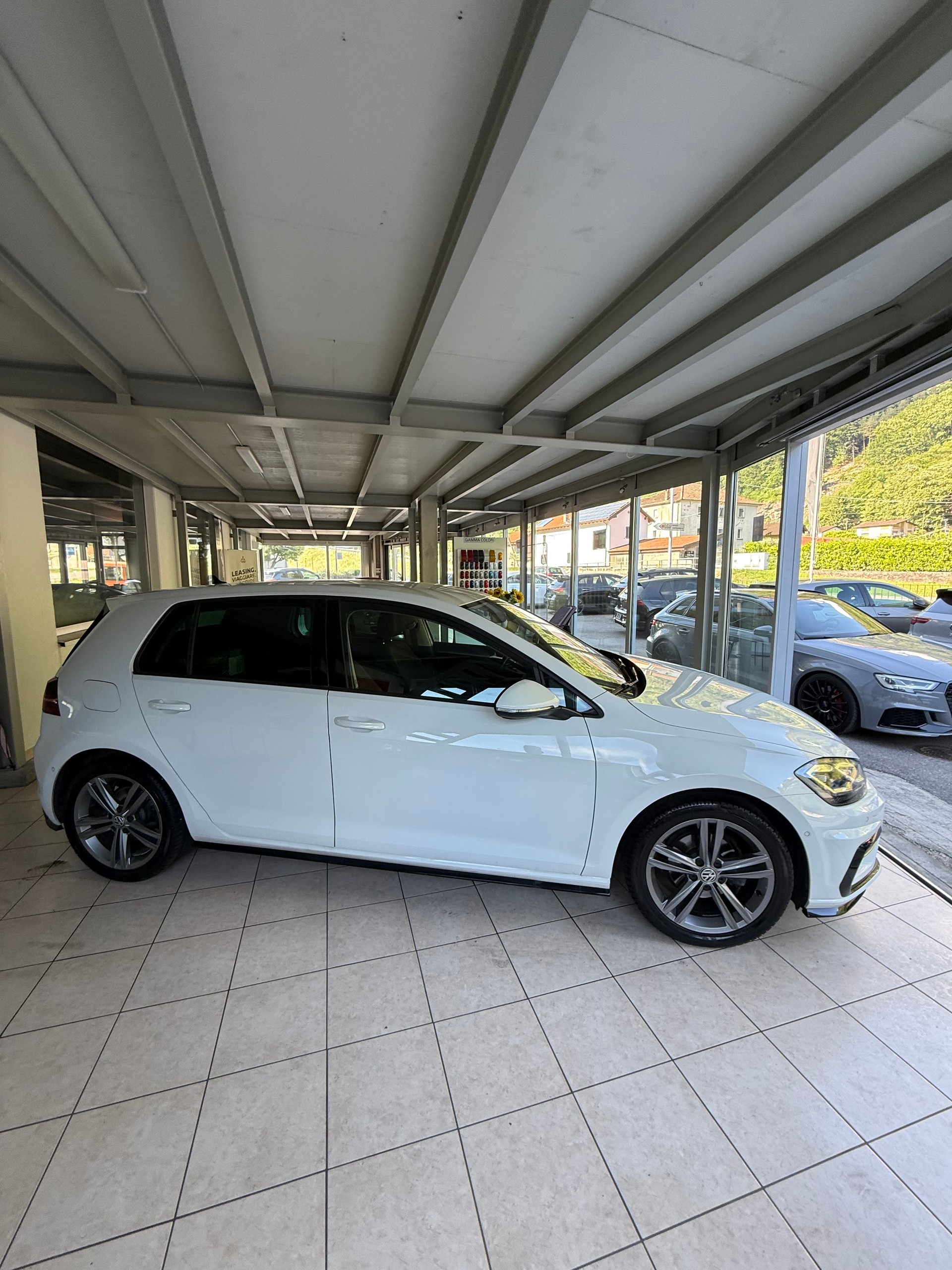 VW Golf 1.0 TSI Comfortline DSG R-LINE-image-6