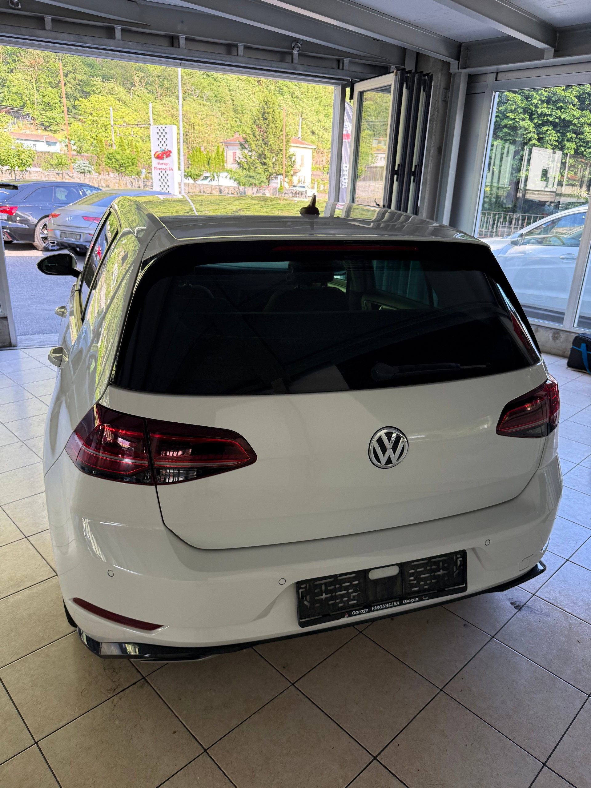 VW Golf 1.0 TSI Comfortline DSG R-LINE-image-5
