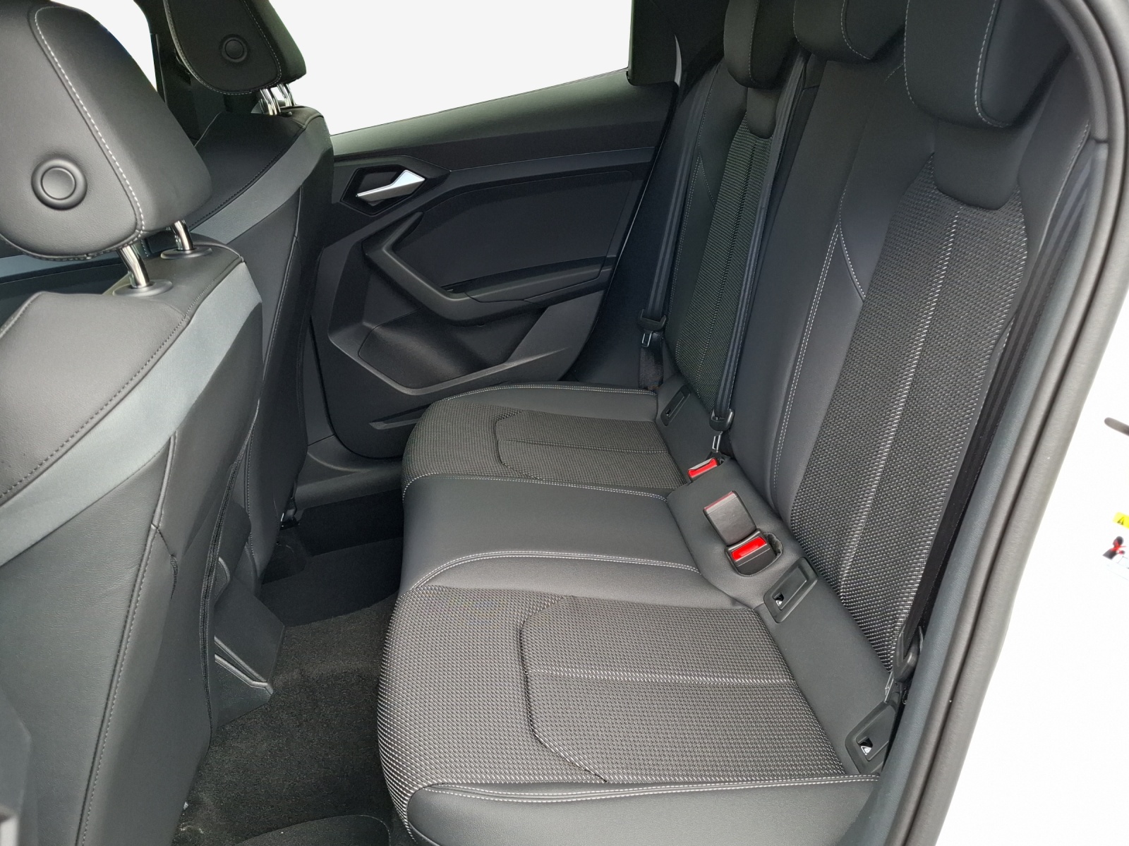 AUDI A1 Sportback 30 TFSI S Line Attraction S-tronic-image-11