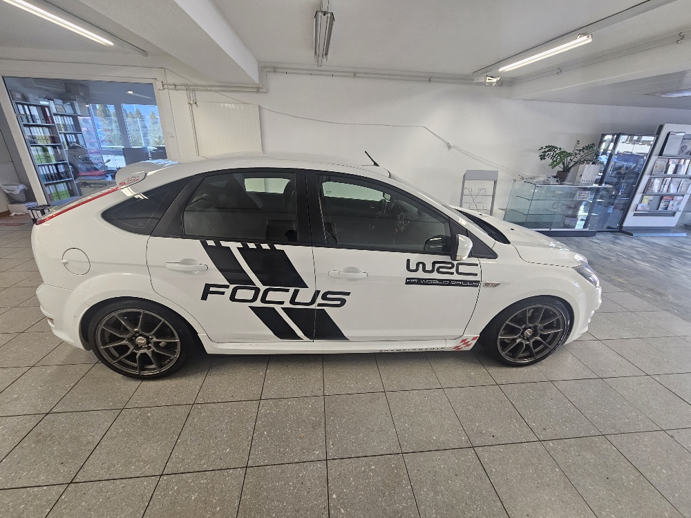 FORD Focus 2.5 Turbo ST-showroom-element-3