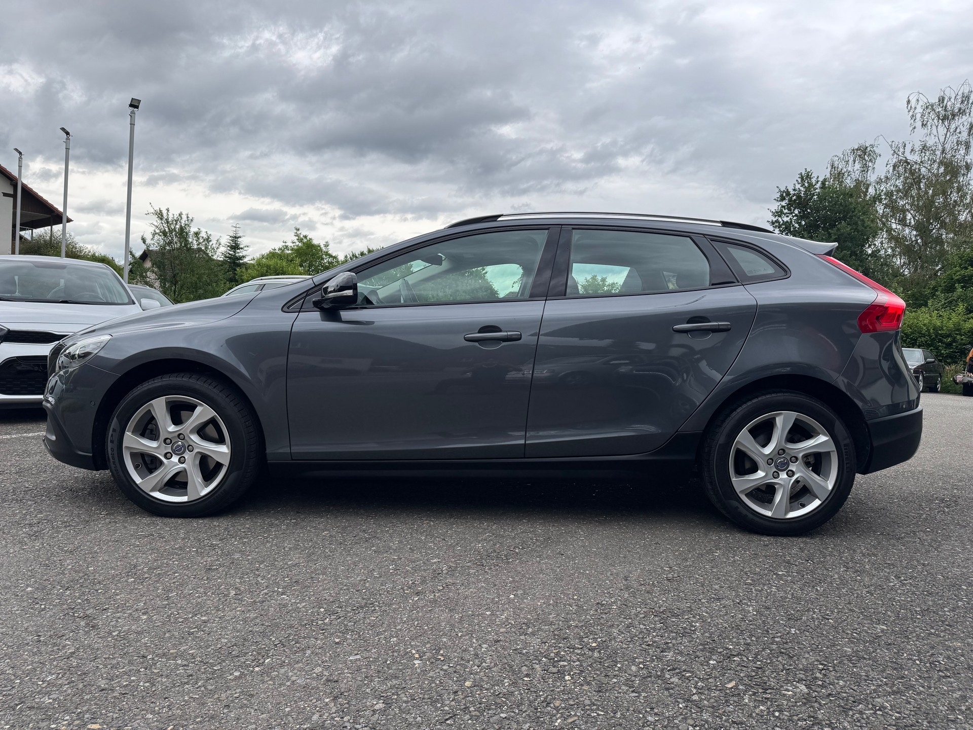 VOLVO V40 Cross Country D4 Summum Geartronic-image-8