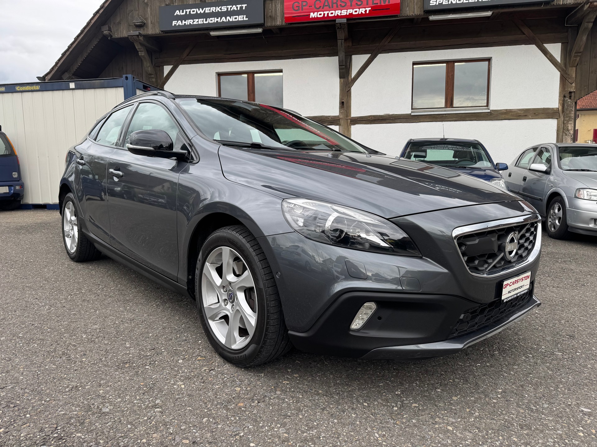 VOLVO V40 Cross Country D4 Summum Geartronic-image-2