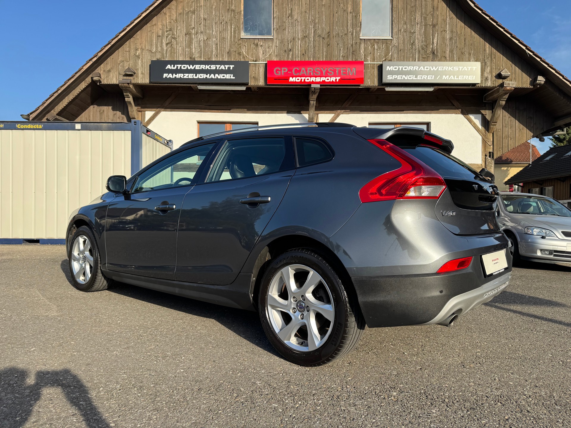 VOLVO V40 Cross Country D4 Summum Geartronic-image-1