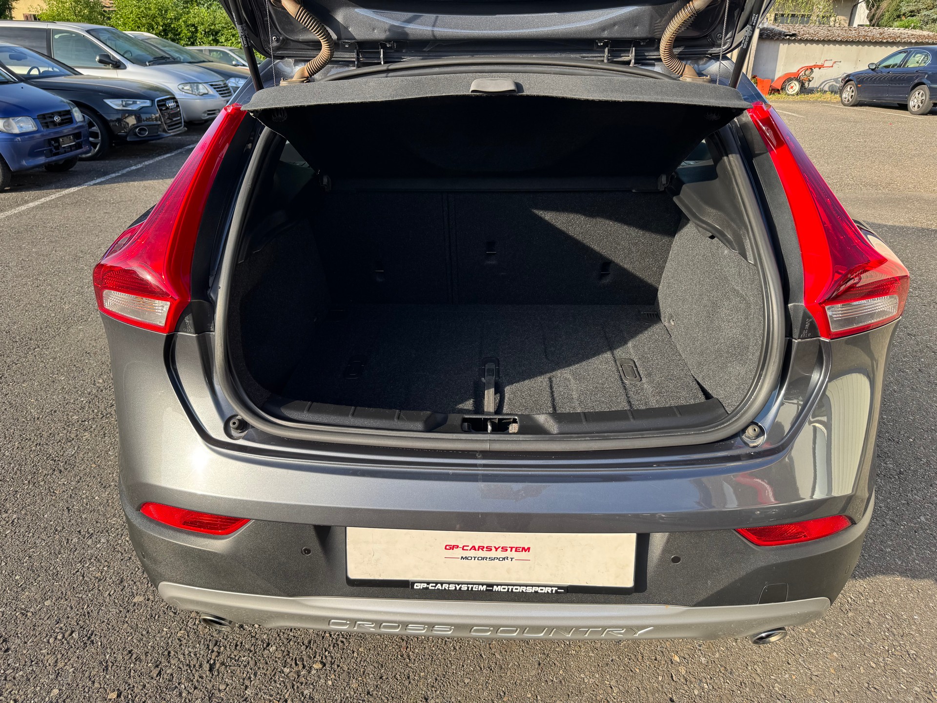 VOLVO V40 Cross Country D4 Summum Geartronic-image-15