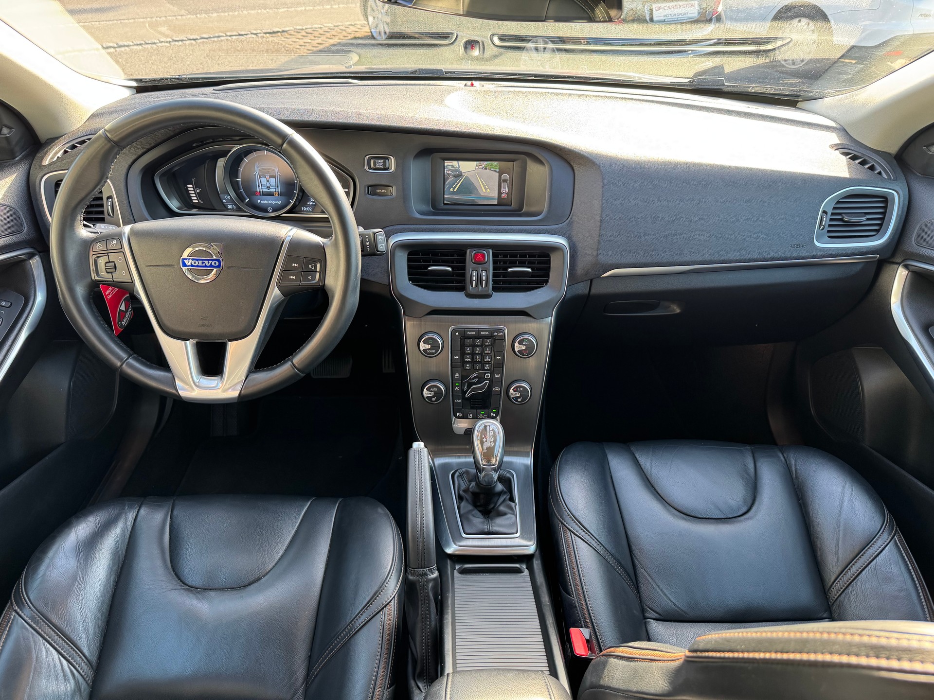 VOLVO V40 Cross Country D4 Summum Geartronic-image-13