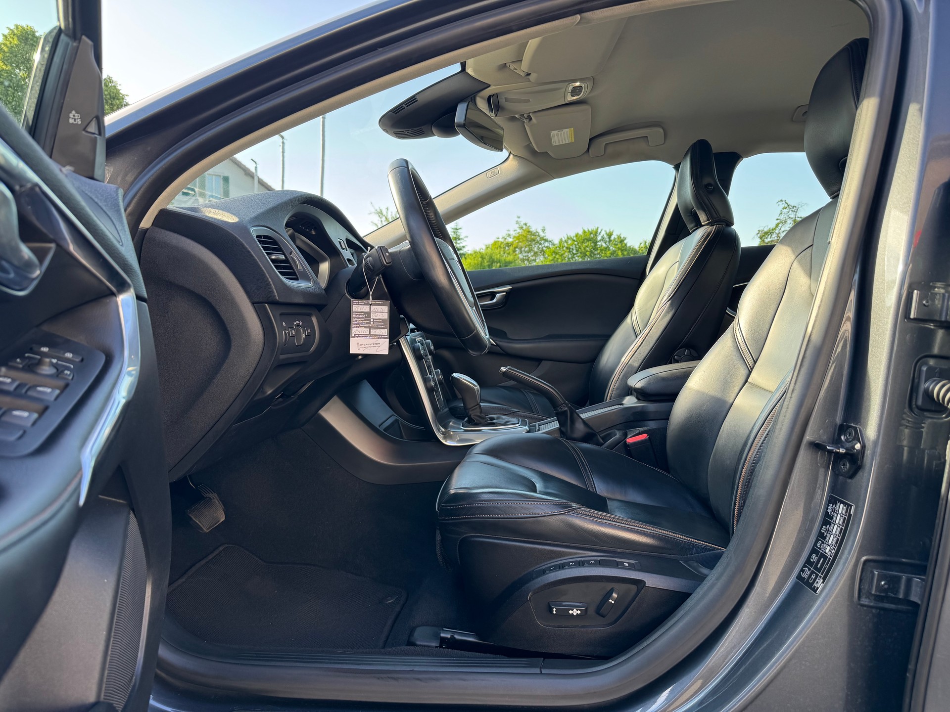 VOLVO V40 Cross Country D4 Summum Geartronic-image-14