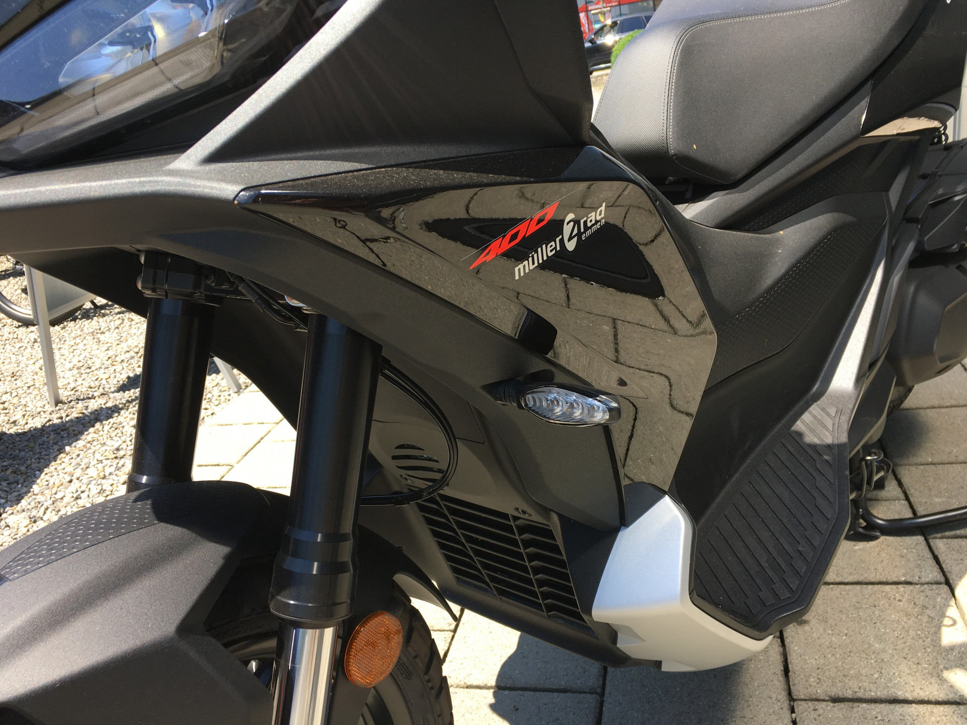 APRILIA SR GT 400-image-2
