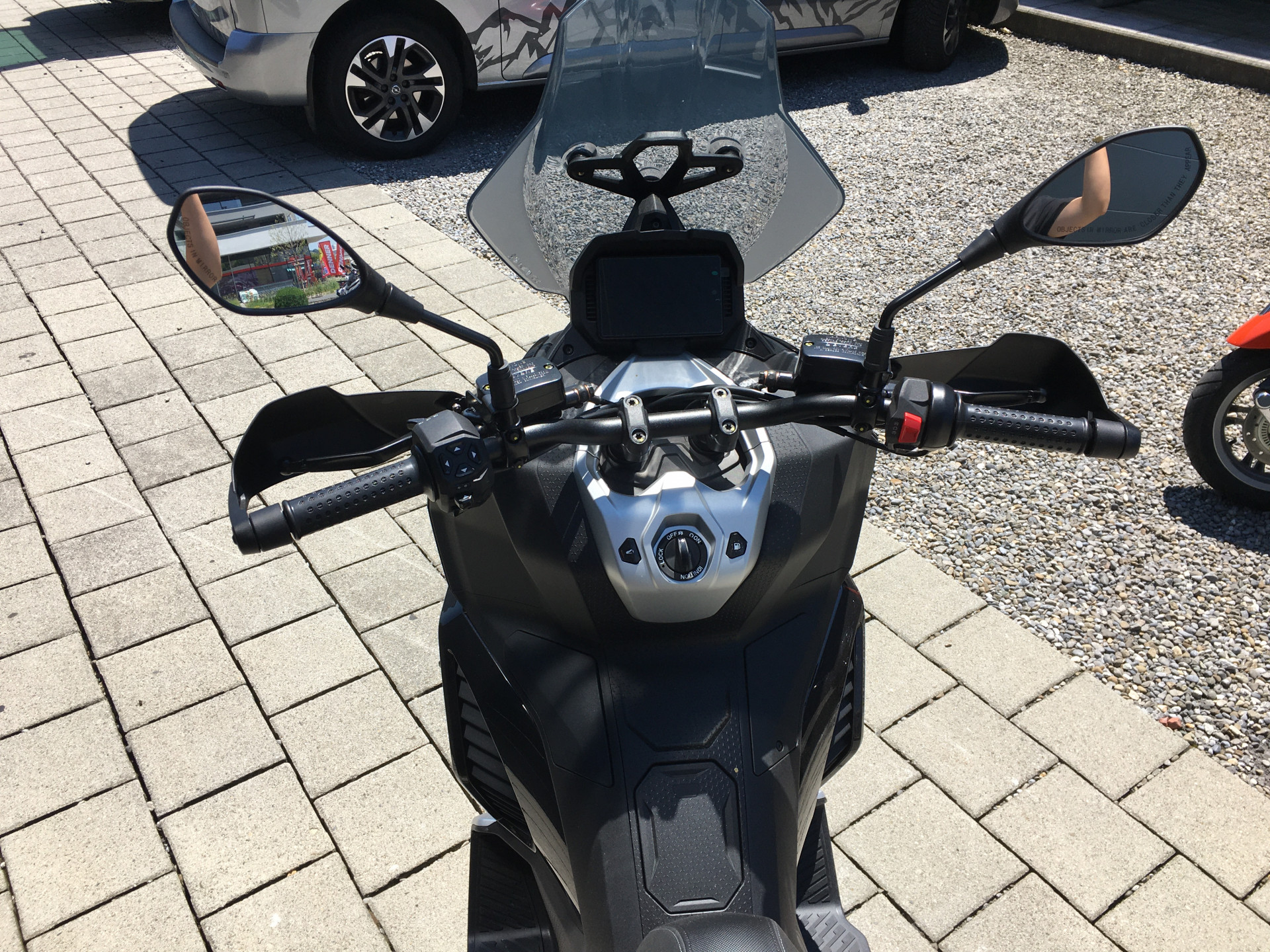 APRILIA SR GT 400-image-3