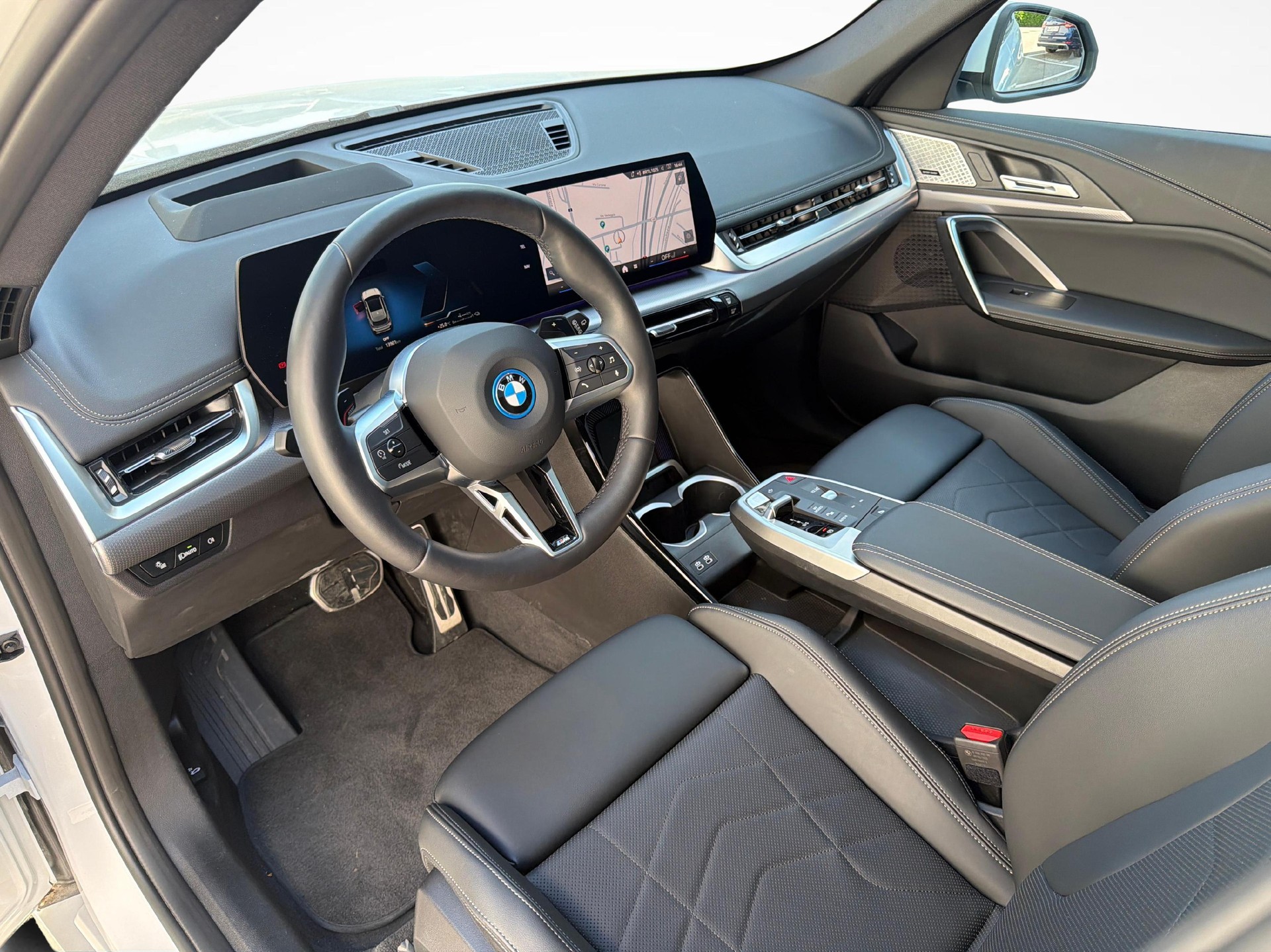 BMW X1 30e xDrive paddles-image-10