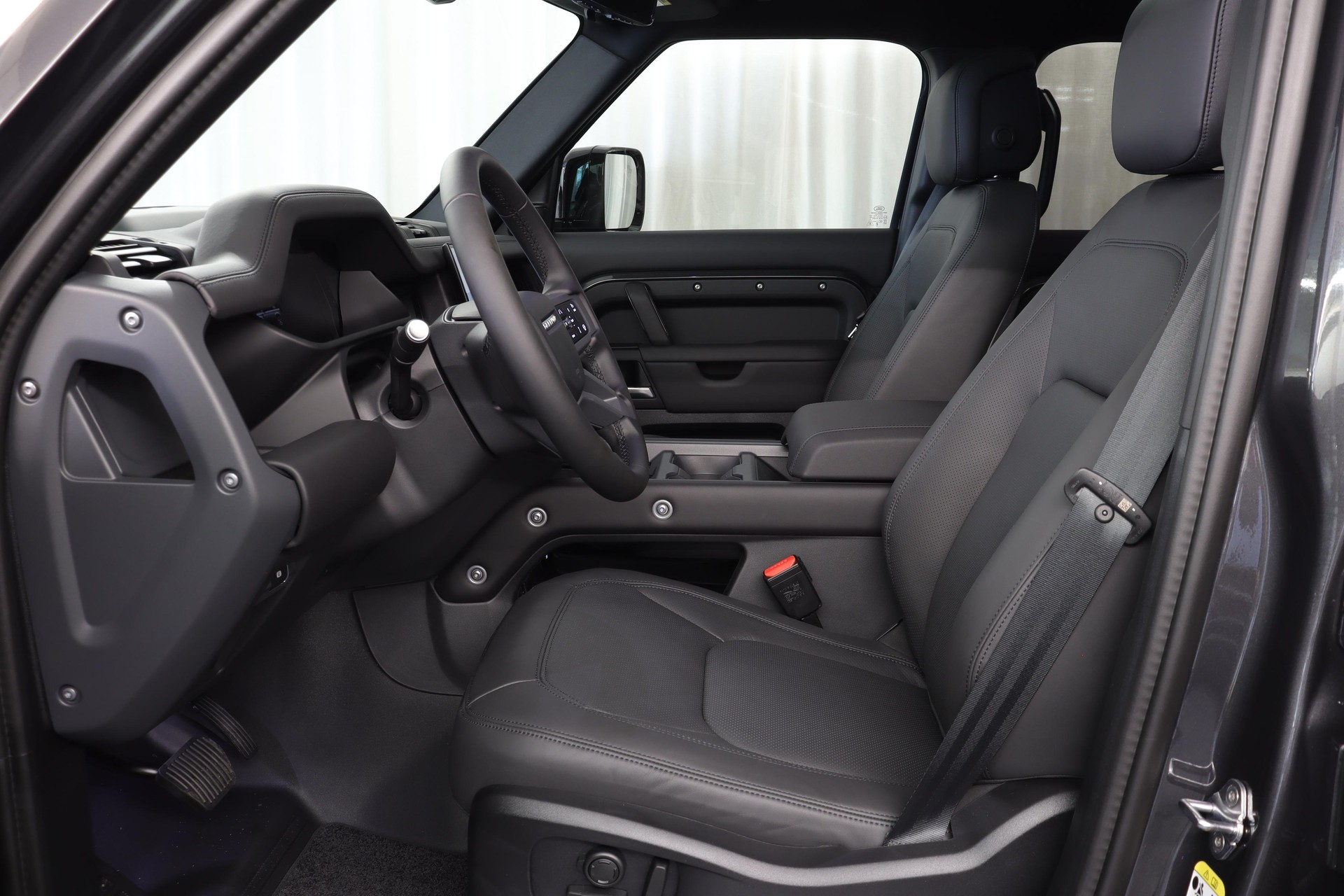 LAND ROVER Defender 110 3.0 D I6 300 X-Dynamic HSE-image-1