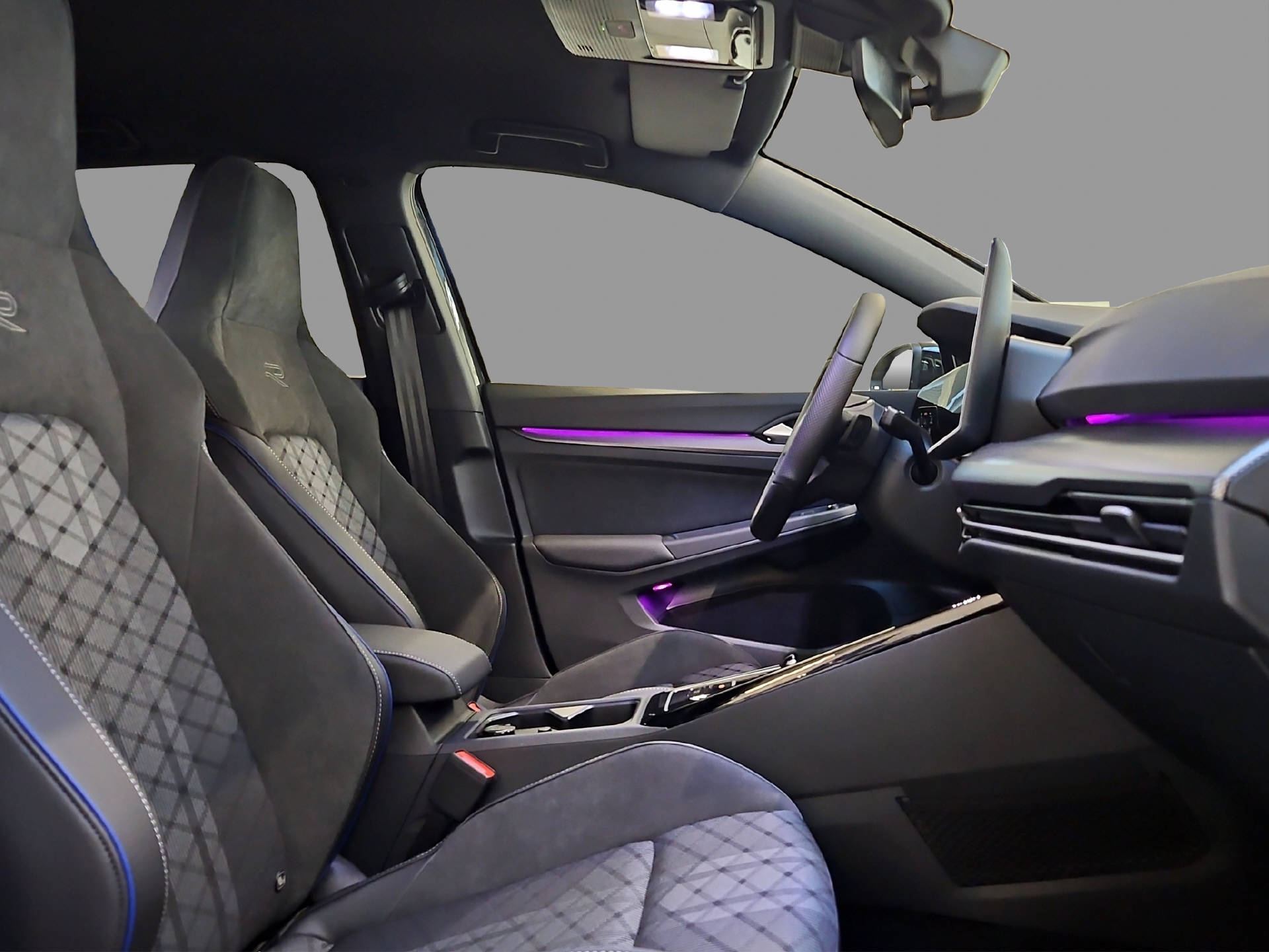 VW Golf VIII 1.5 eTSI R-Line DSG-image-14