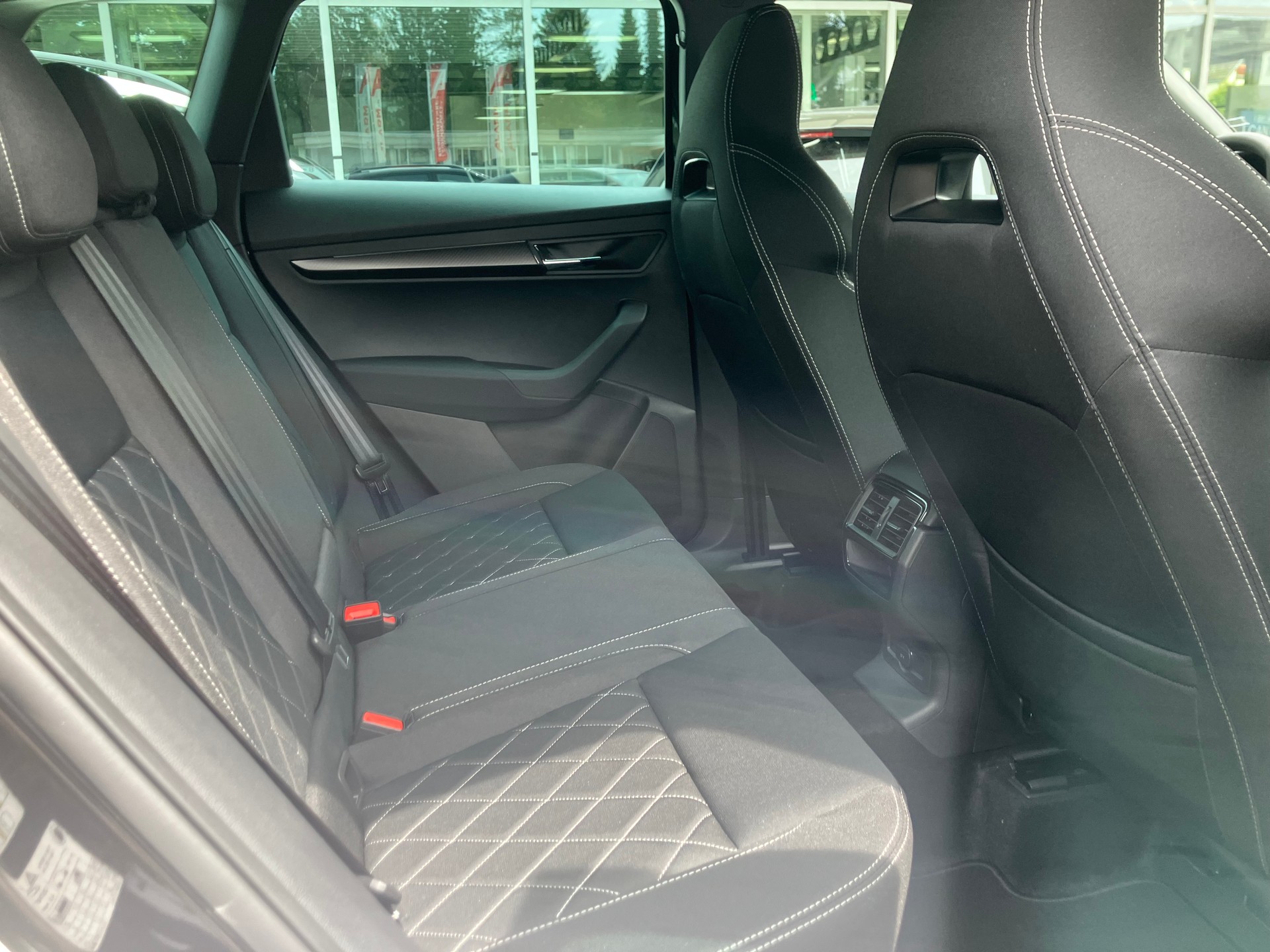 SKODA Karoq 2.0 TSI SportLine 4x4 DSG-image-6