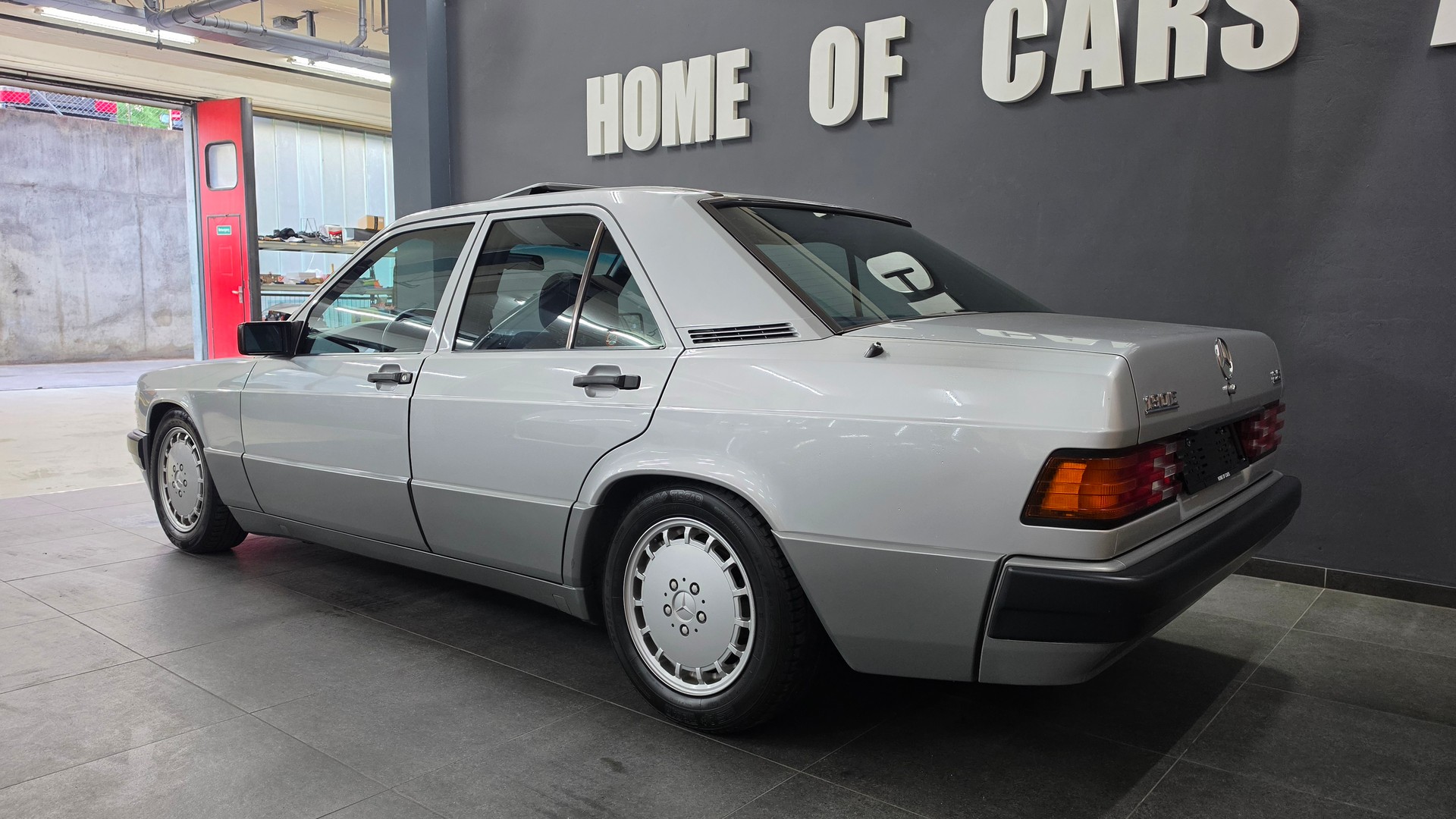 MERCEDES-BENZ 190 E 2.6 Handschalter-image-7